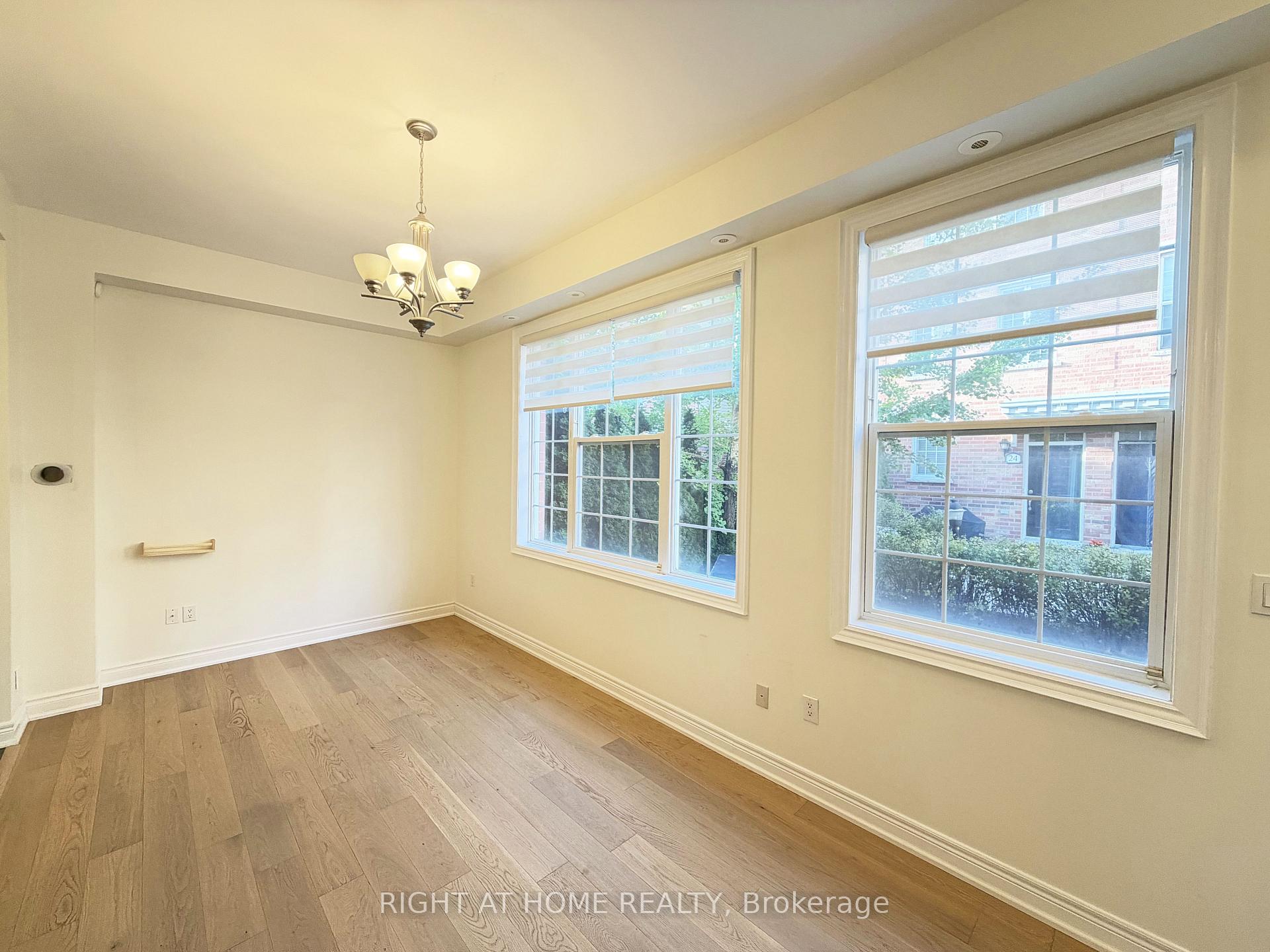 Photo 8 of 1 Fairhead Mews, Toronto, East End-Danforth — HOMEH