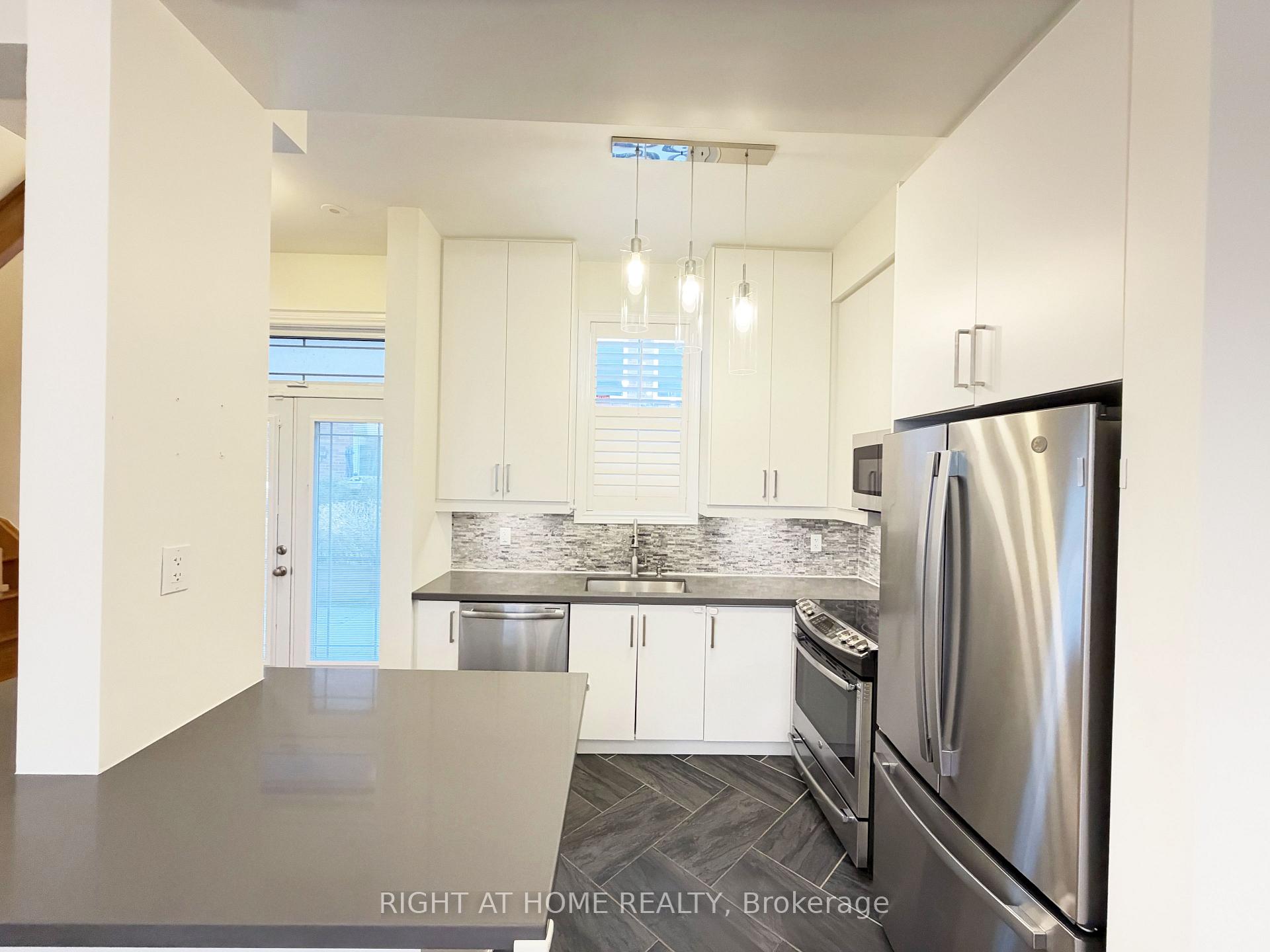 Photo 10 of 1 Fairhead Mews, Toronto, East End-Danforth — HOMEH