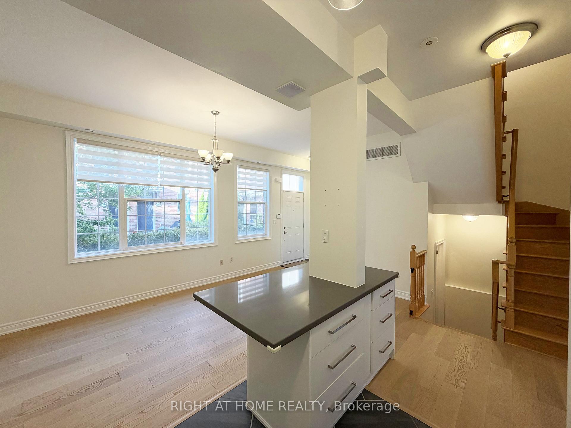 Photo 11 of 1 Fairhead Mews, Toronto, East End-Danforth — HOMEH