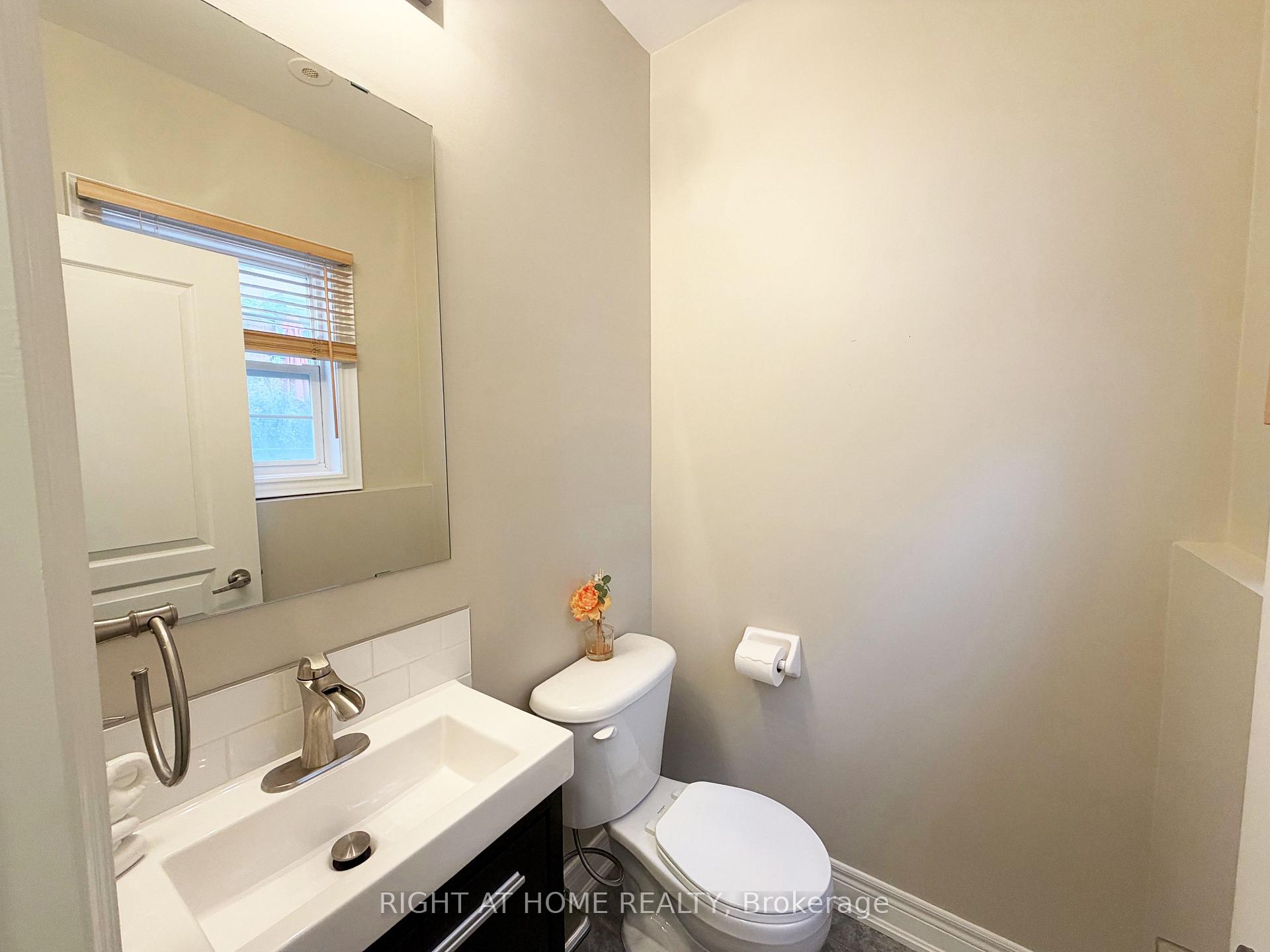 Photo 14 of 1 Fairhead Mews, Toronto, East End-Danforth — HOMEH