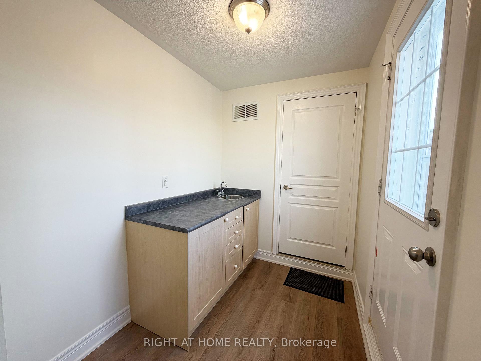 Photo 27 of 1 Fairhead Mews, Toronto, East End-Danforth — HOMEH