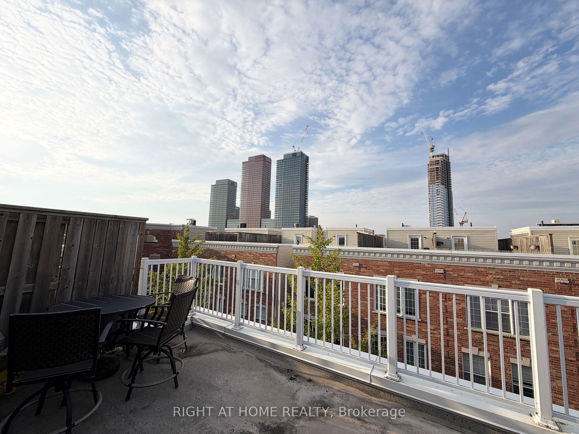 Photo 28 of 1 Fairhead Mews, Toronto, East End-Danforth — HOMEH