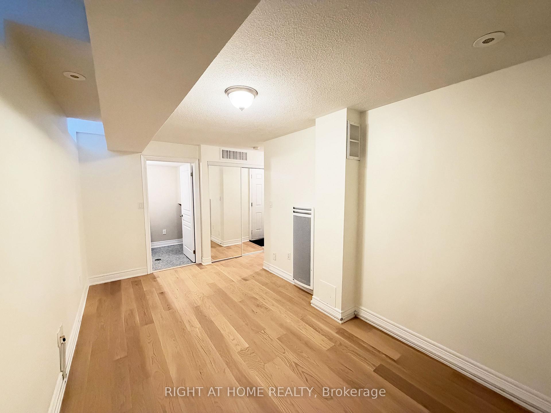 Photo 31 of 1 Fairhead Mews, Toronto, East End-Danforth — HOMEH