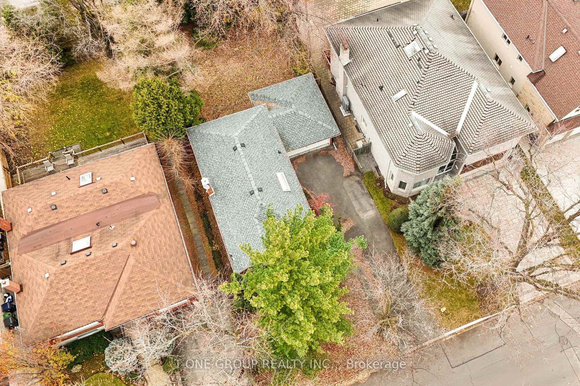 Photo 3 of 302 Spring Garden Avenue, North York, Willowdale East — HOMEH