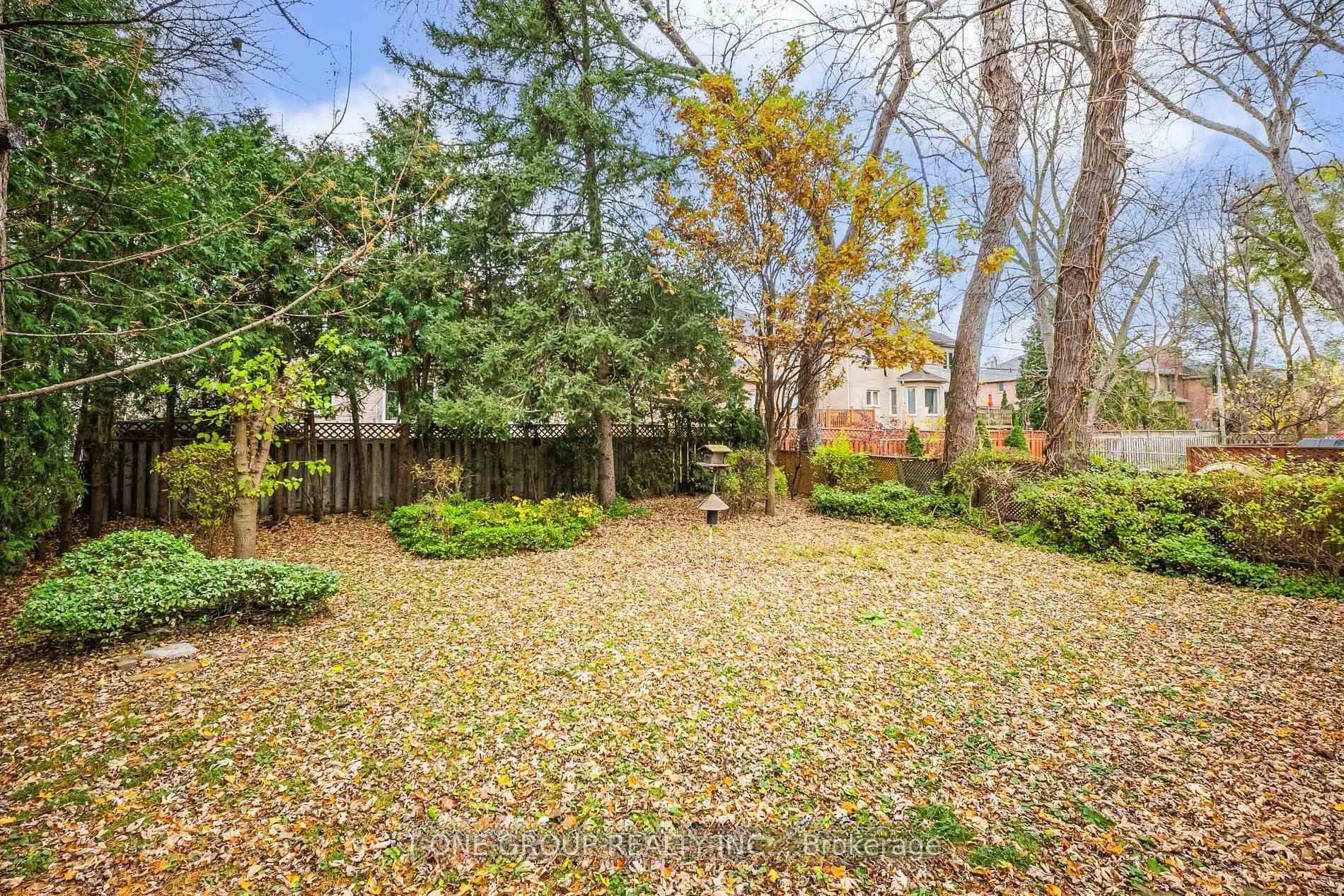 Photo 5 of 302 Spring Garden Avenue, North York, Willowdale East — HOMEH
