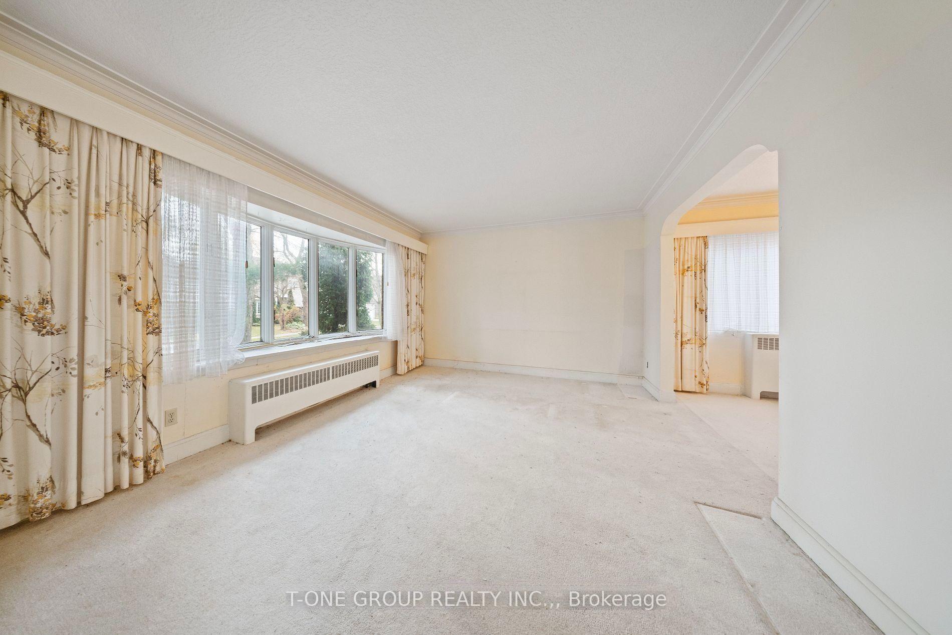 Photo 7 of 302 Spring Garden Avenue, North York, Willowdale East — HOMEH