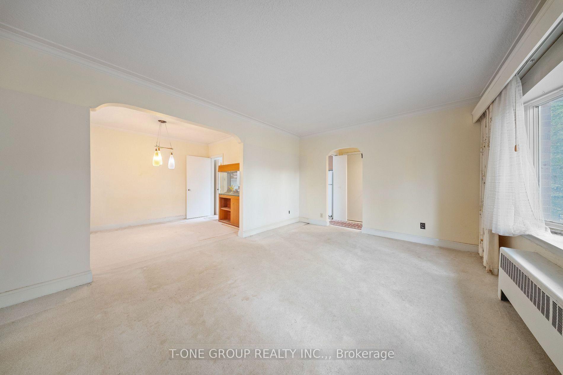 Photo 8 of 302 Spring Garden Avenue, North York, Willowdale East — HOMEH