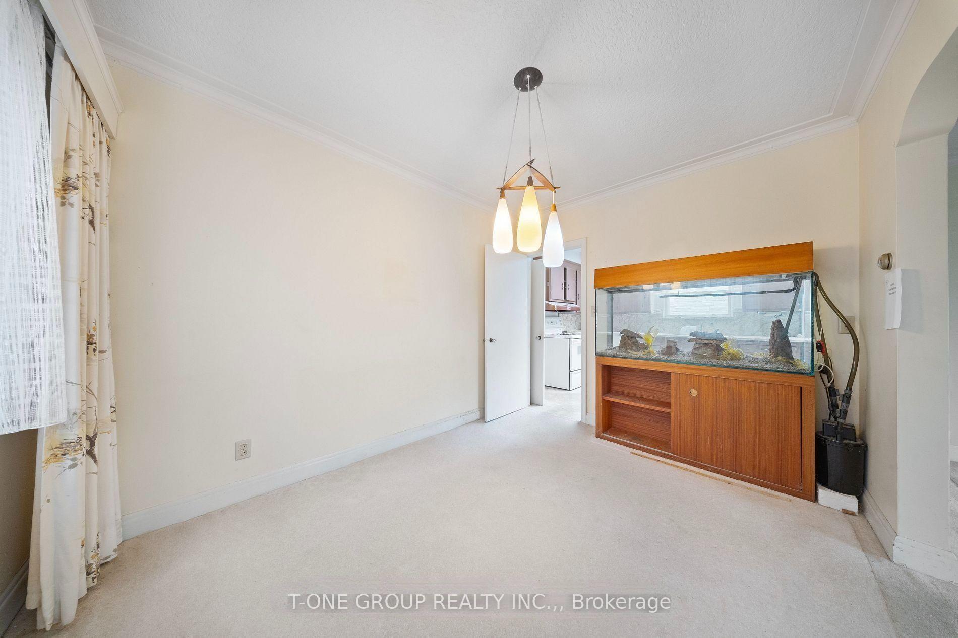 Photo 10 of 302 Spring Garden Avenue, North York, Willowdale East — HOMEH