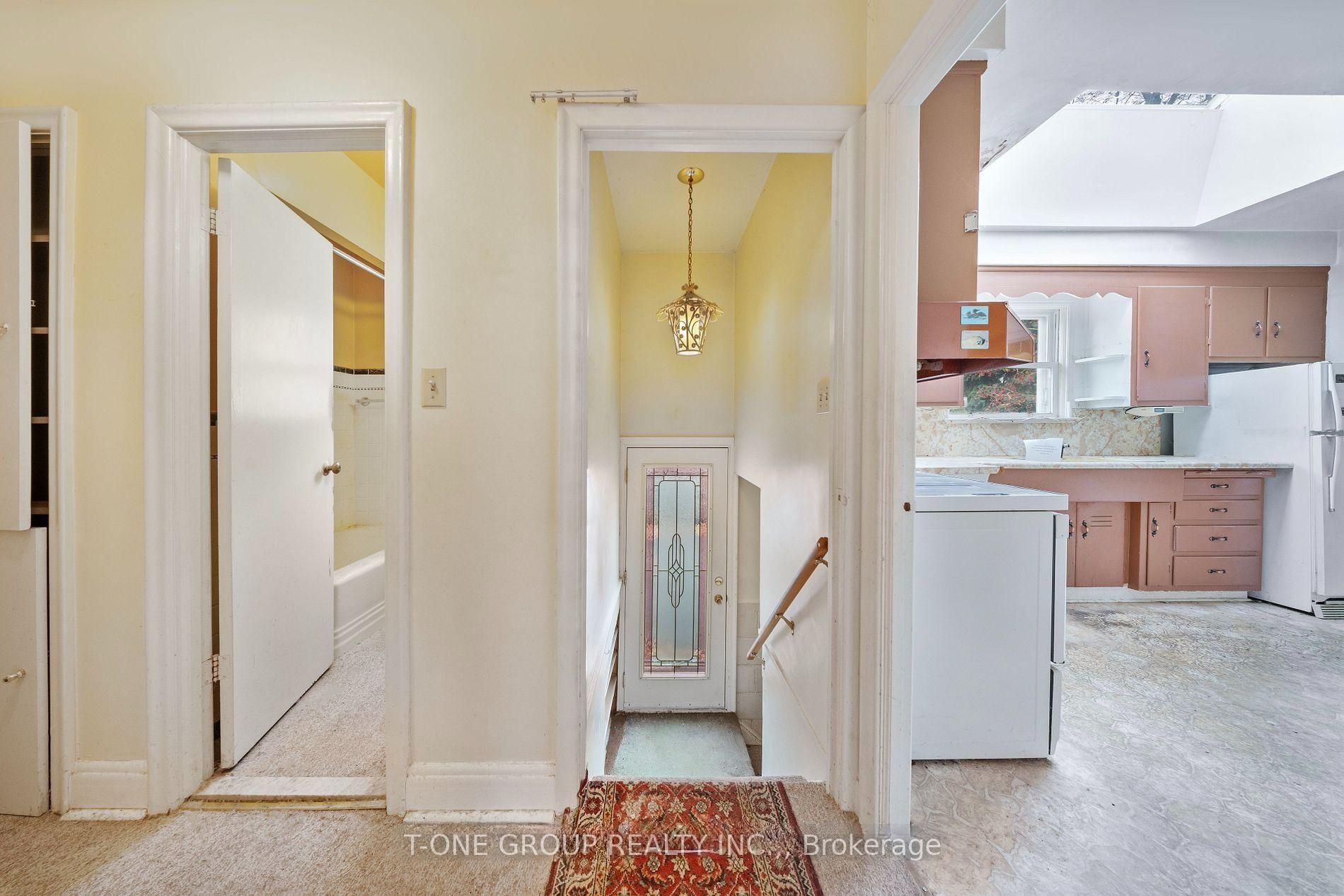 Photo 14 of 302 Spring Garden Avenue, North York, Willowdale East — HOMEH
