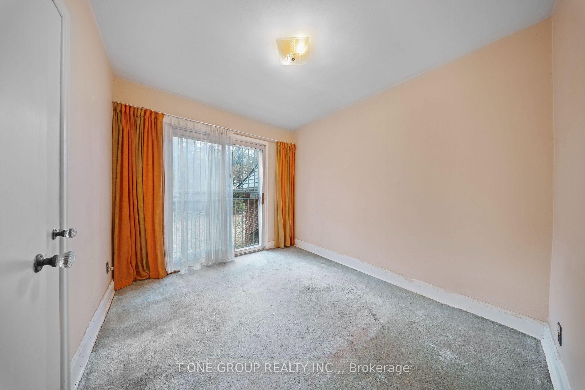 Photo 16 of 302 Spring Garden Avenue, North York, Willowdale East — HOMEH