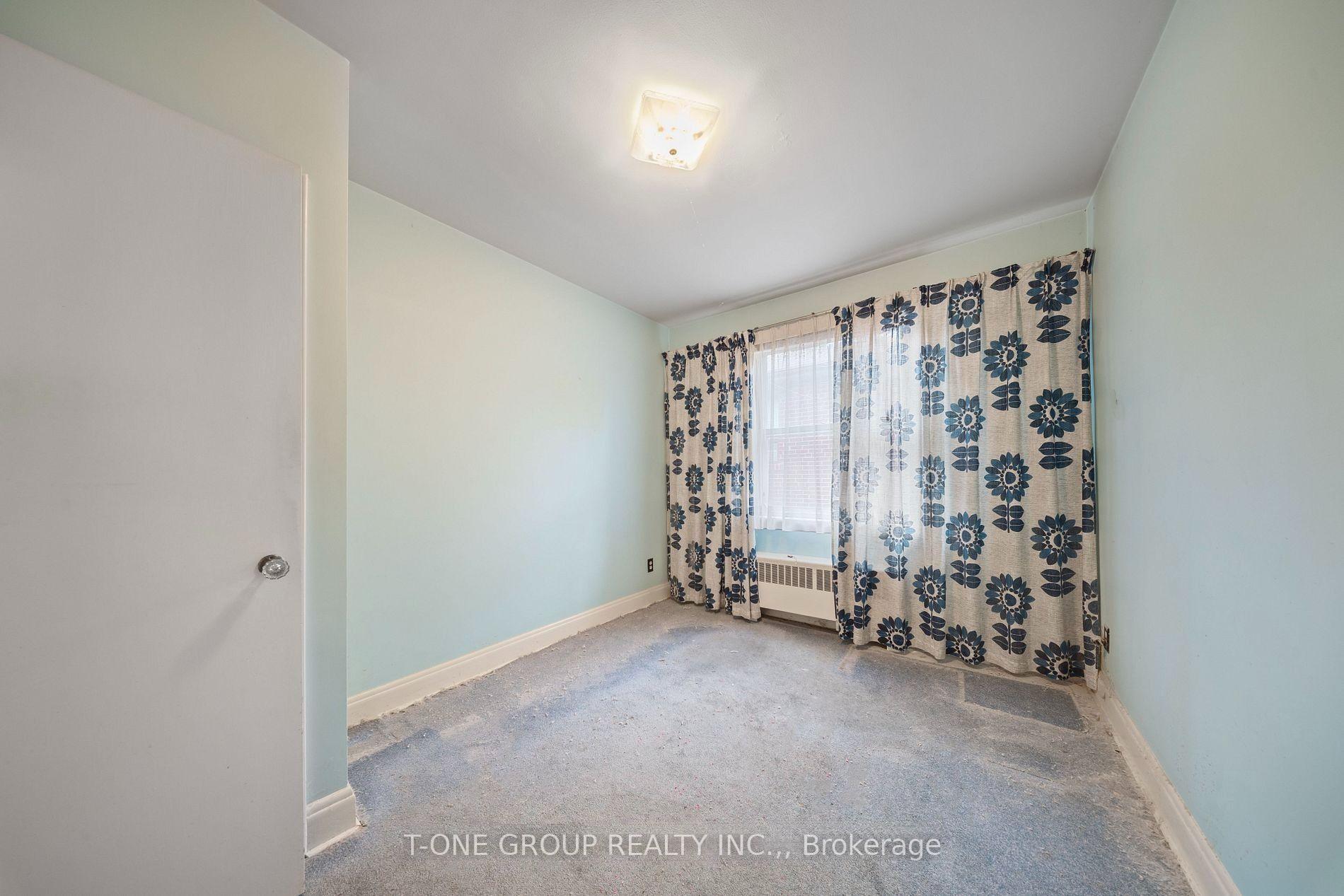 Photo 17 of 302 Spring Garden Avenue, North York, Willowdale East — HOMEH