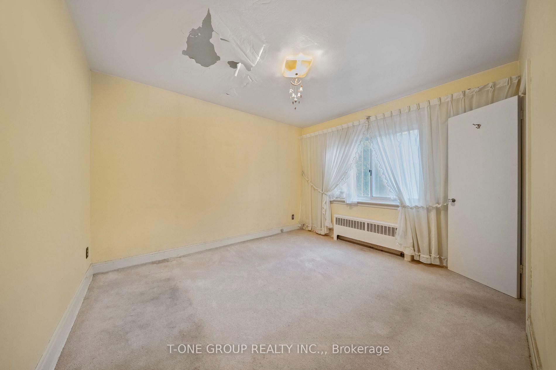 Photo 18 of 302 Spring Garden Avenue, North York, Willowdale East — HOMEH