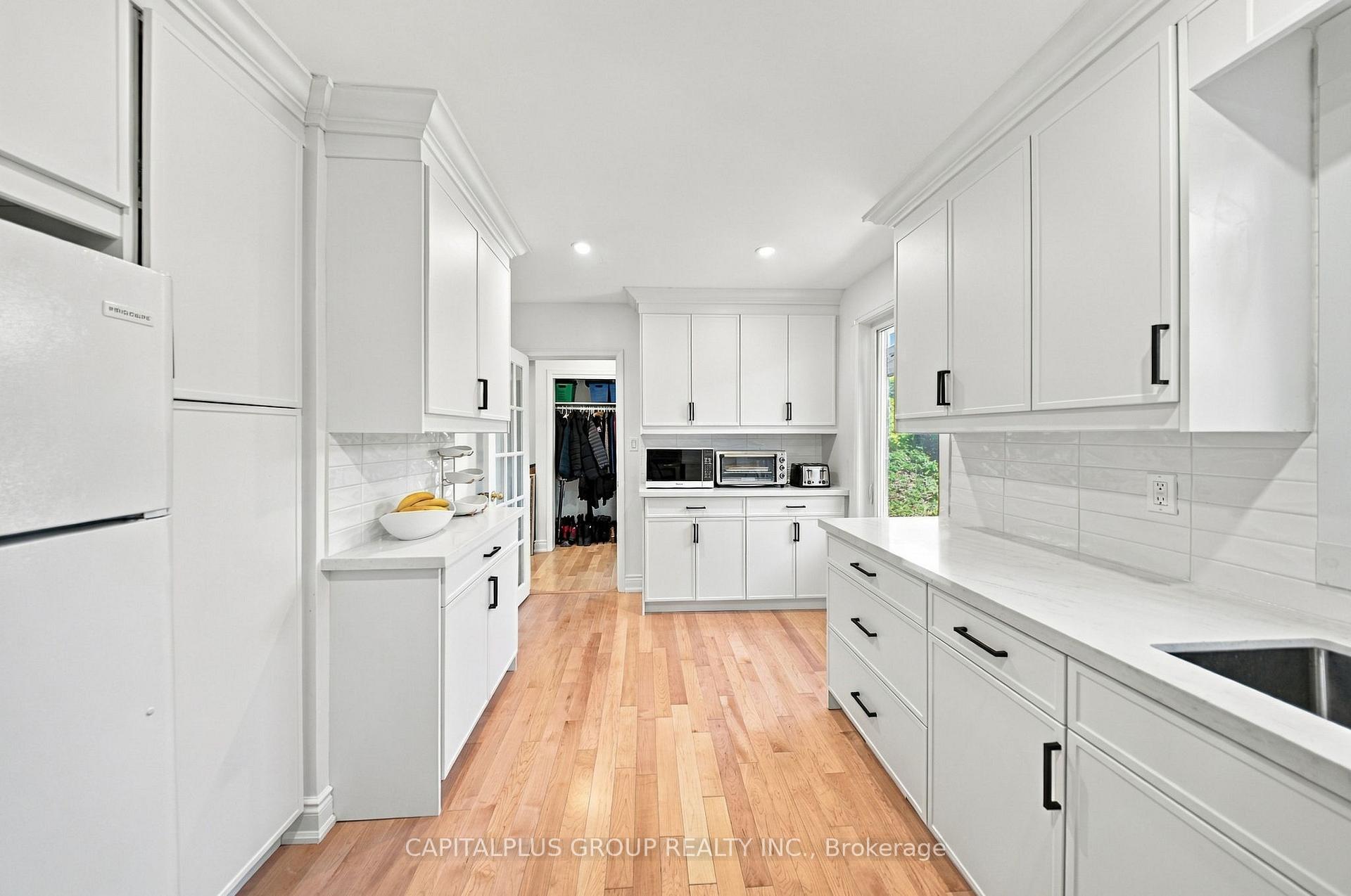 Photo 7 of 23 Gentian Drive, Etobicoke, Eringate-Centennial-West Deane — HOMEH