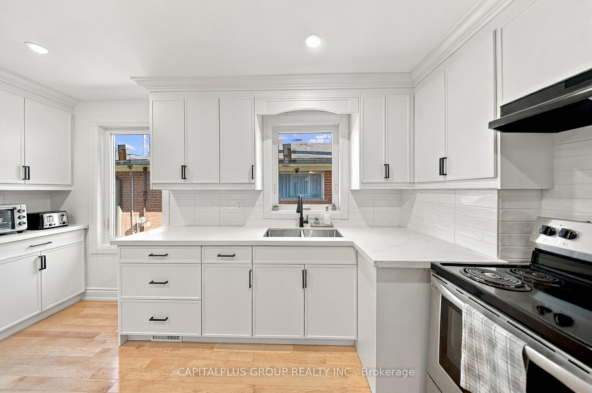 Photo 10 of 23 Gentian Drive, Etobicoke, Eringate-Centennial-West Deane — HOMEH