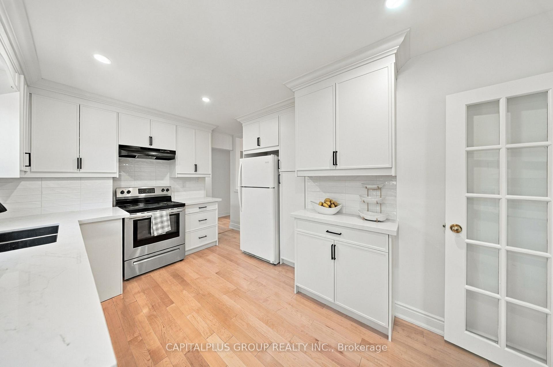 Photo 11 of 23 Gentian Drive, Etobicoke, Eringate-Centennial-West Deane — HOMEH