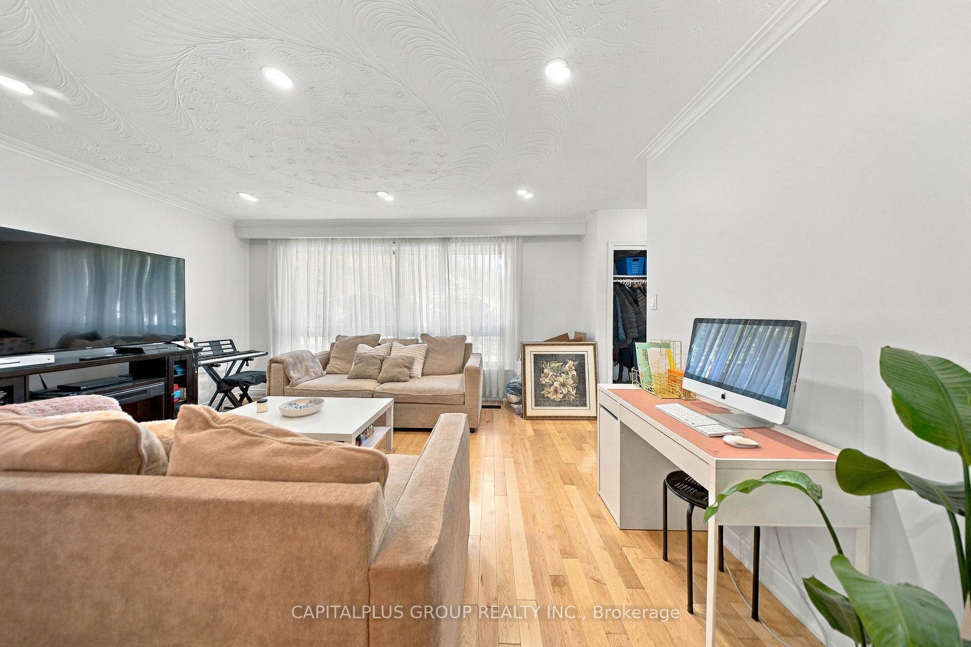 Photo 12 of 23 Gentian Drive, Etobicoke, Eringate-Centennial-West Deane — HOMEH
