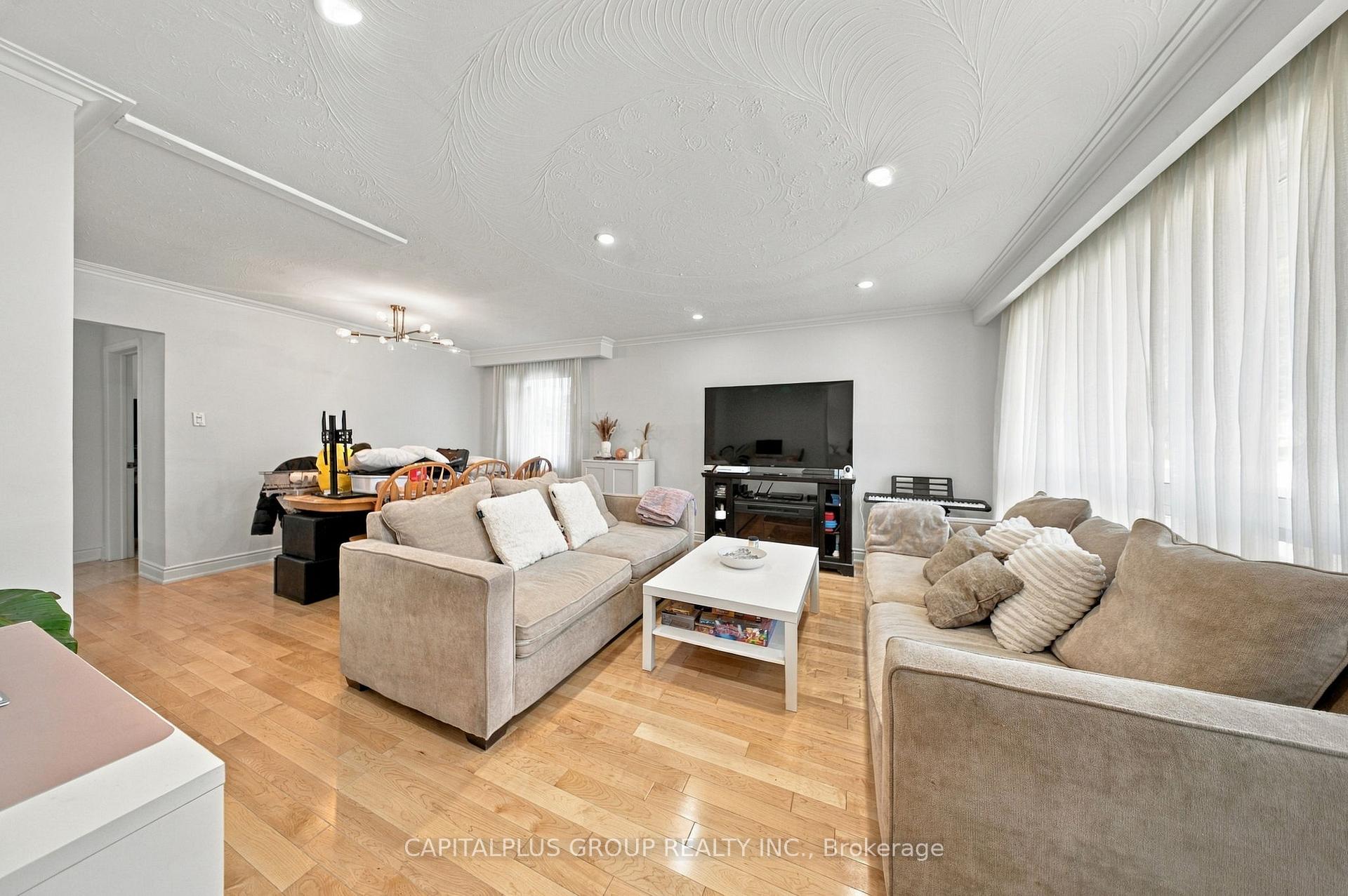 Photo 14 of 23 Gentian Drive, Etobicoke, Eringate-Centennial-West Deane — HOMEH