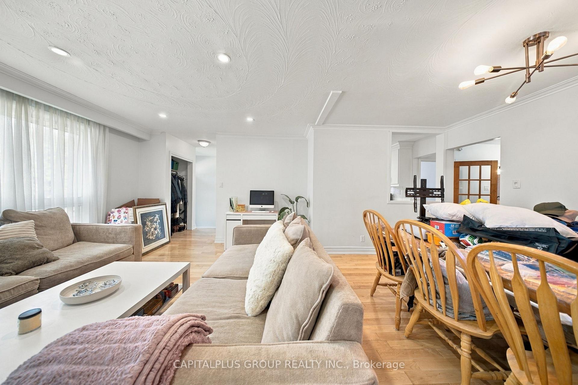 Photo 15 of 23 Gentian Drive, Etobicoke, Eringate-Centennial-West Deane — HOMEH