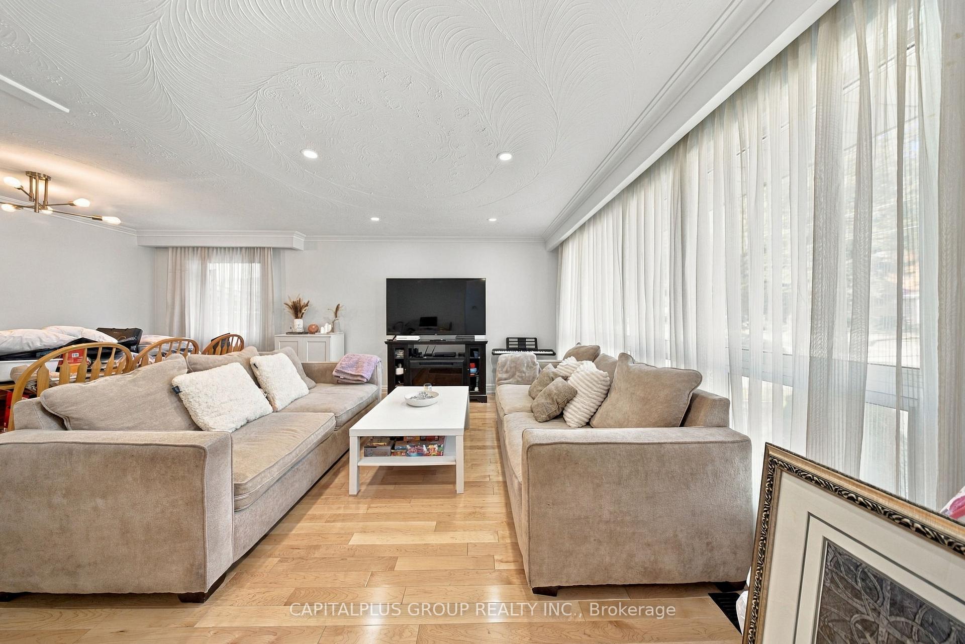 Photo 16 of 23 Gentian Drive, Etobicoke, Eringate-Centennial-West Deane — HOMEH