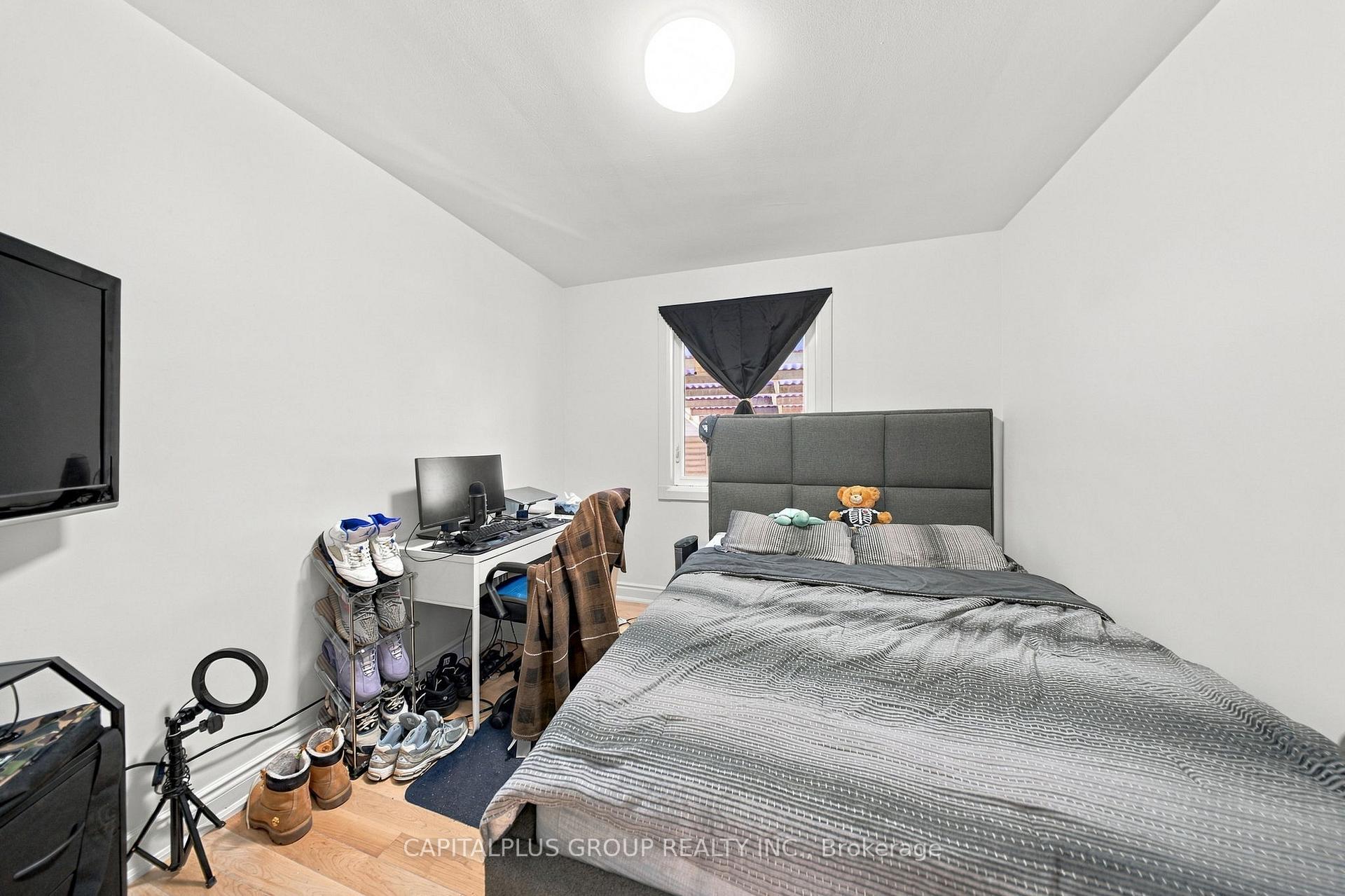 Photo 21 of 23 Gentian Drive, Etobicoke, Eringate-Centennial-West Deane — HOMEH