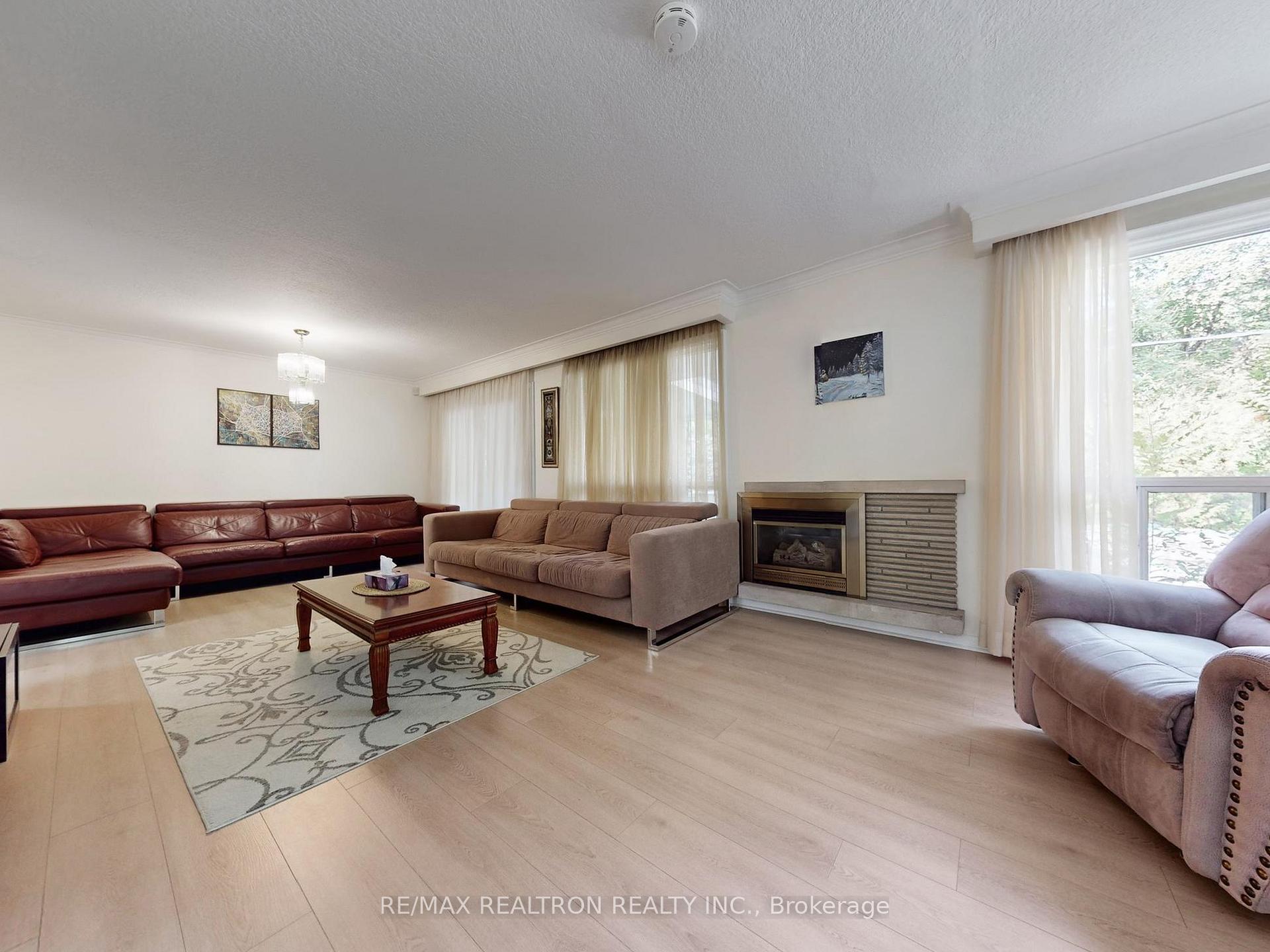 Photo 2 of 46 Palomino Crescent, North York, Bayview Village — HOMEH