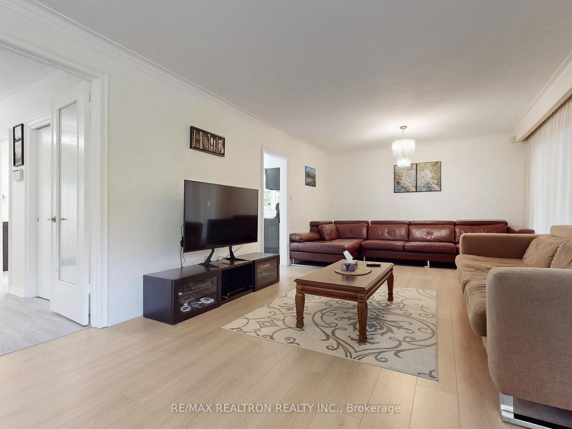 Photo 3 of 46 Palomino Crescent, North York, Bayview Village — HOMEH