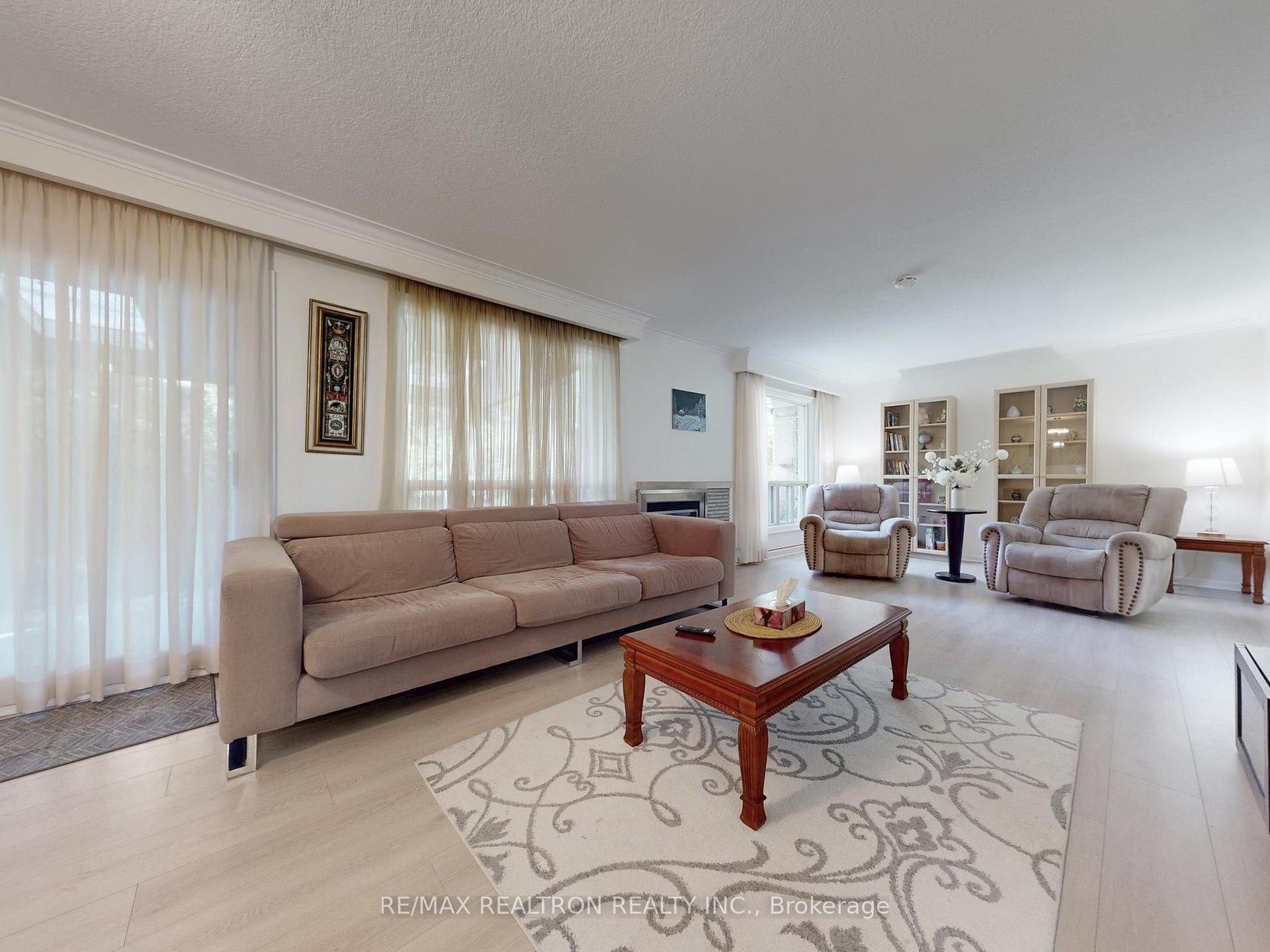 Photo 4 of 46 Palomino Crescent, North York, Bayview Village — HOMEH