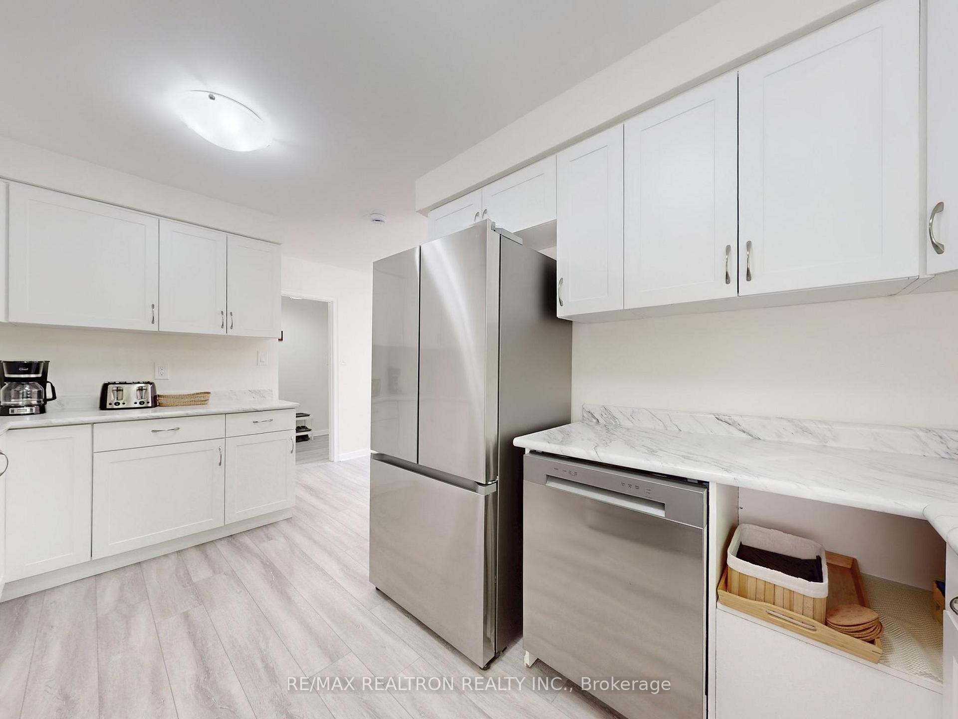 Photo 5 of 46 Palomino Crescent, North York, Bayview Village — HOMEH