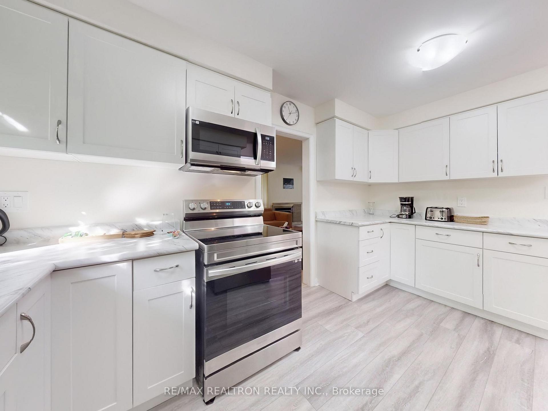 Photo 6 of 46 Palomino Crescent, North York, Bayview Village — HOMEH