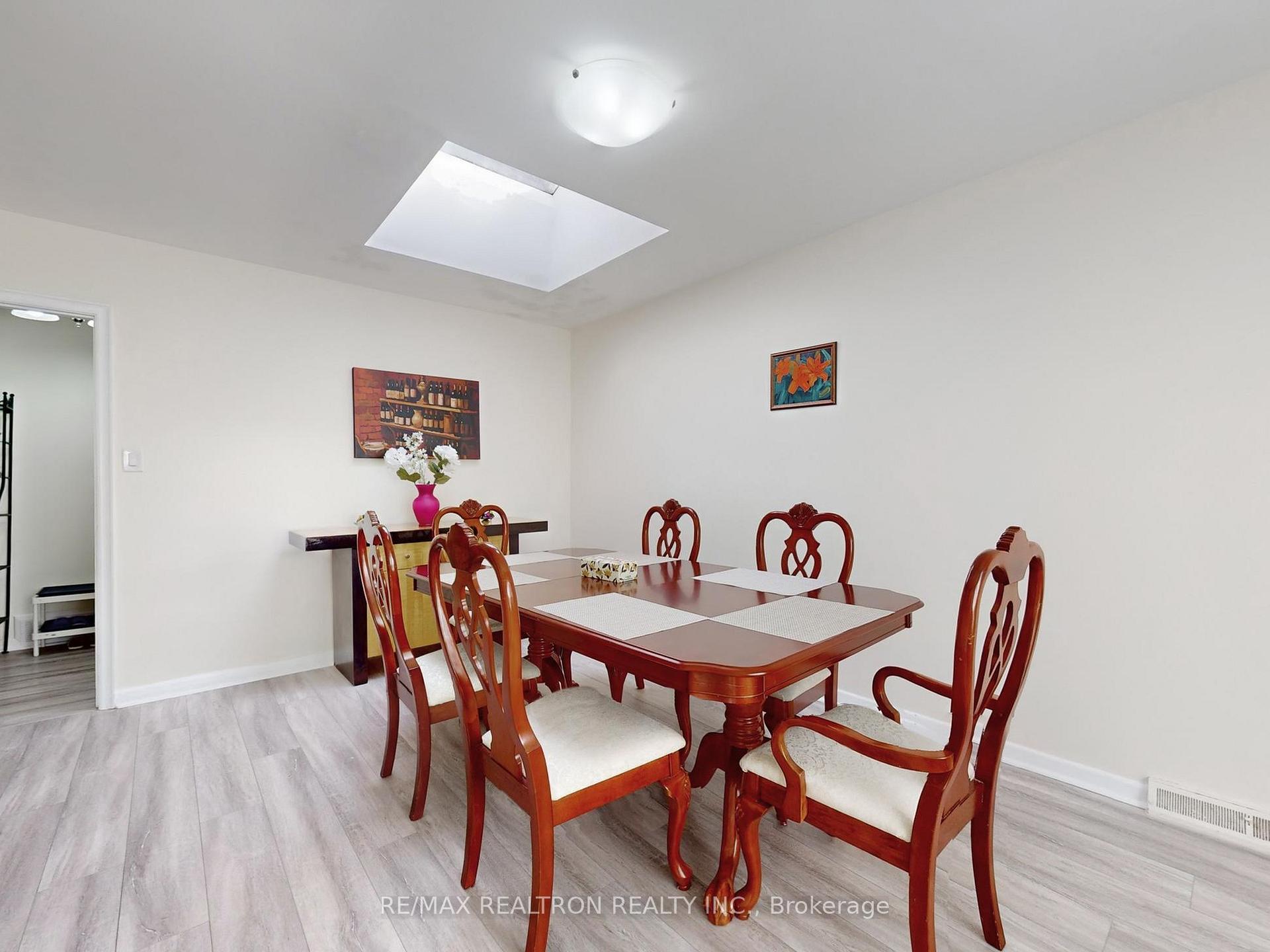 Photo 7 of 46 Palomino Crescent, North York, Bayview Village — HOMEH
