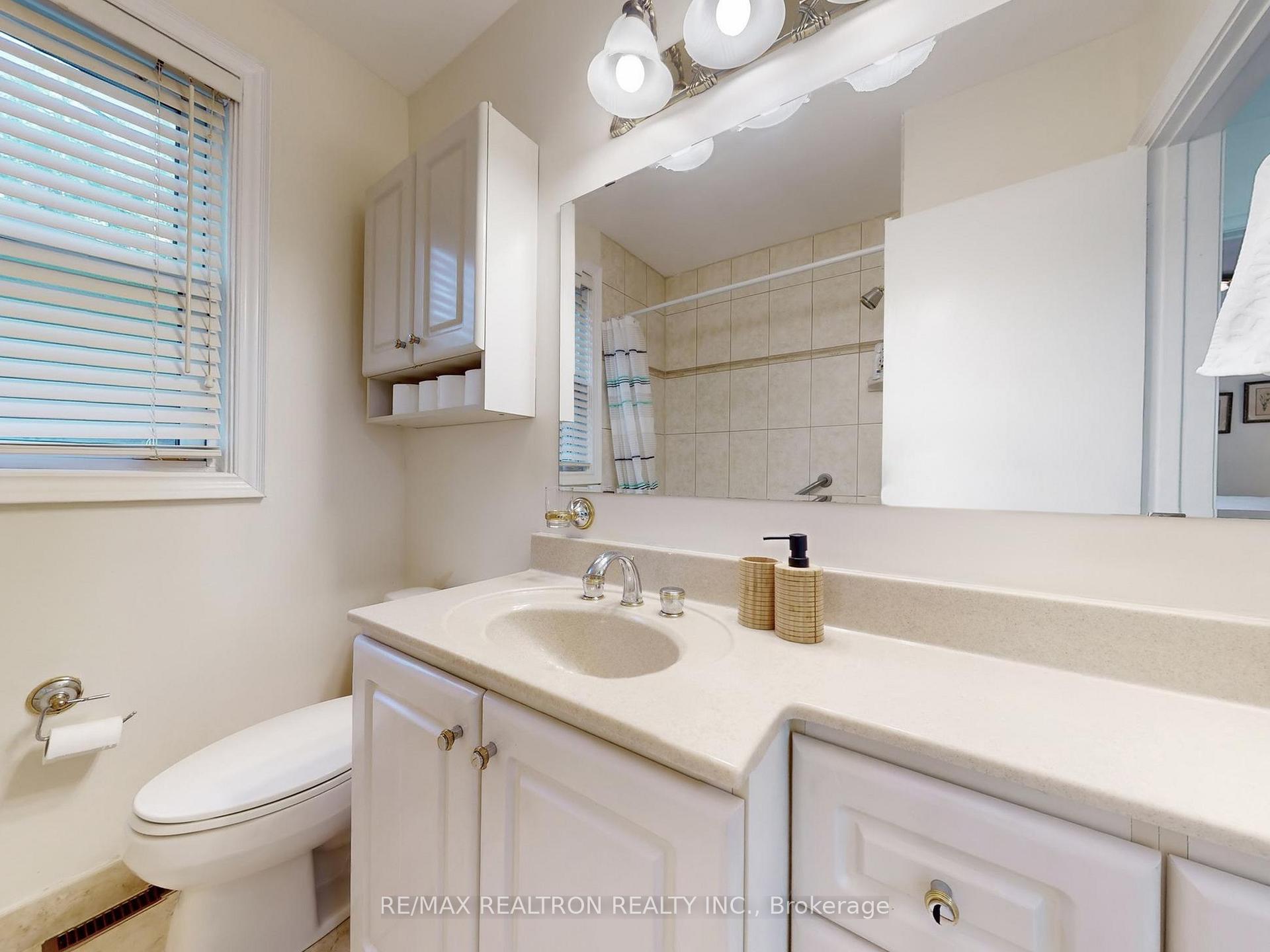 Photo 10 of 46 Palomino Crescent, North York, Bayview Village — HOMEH