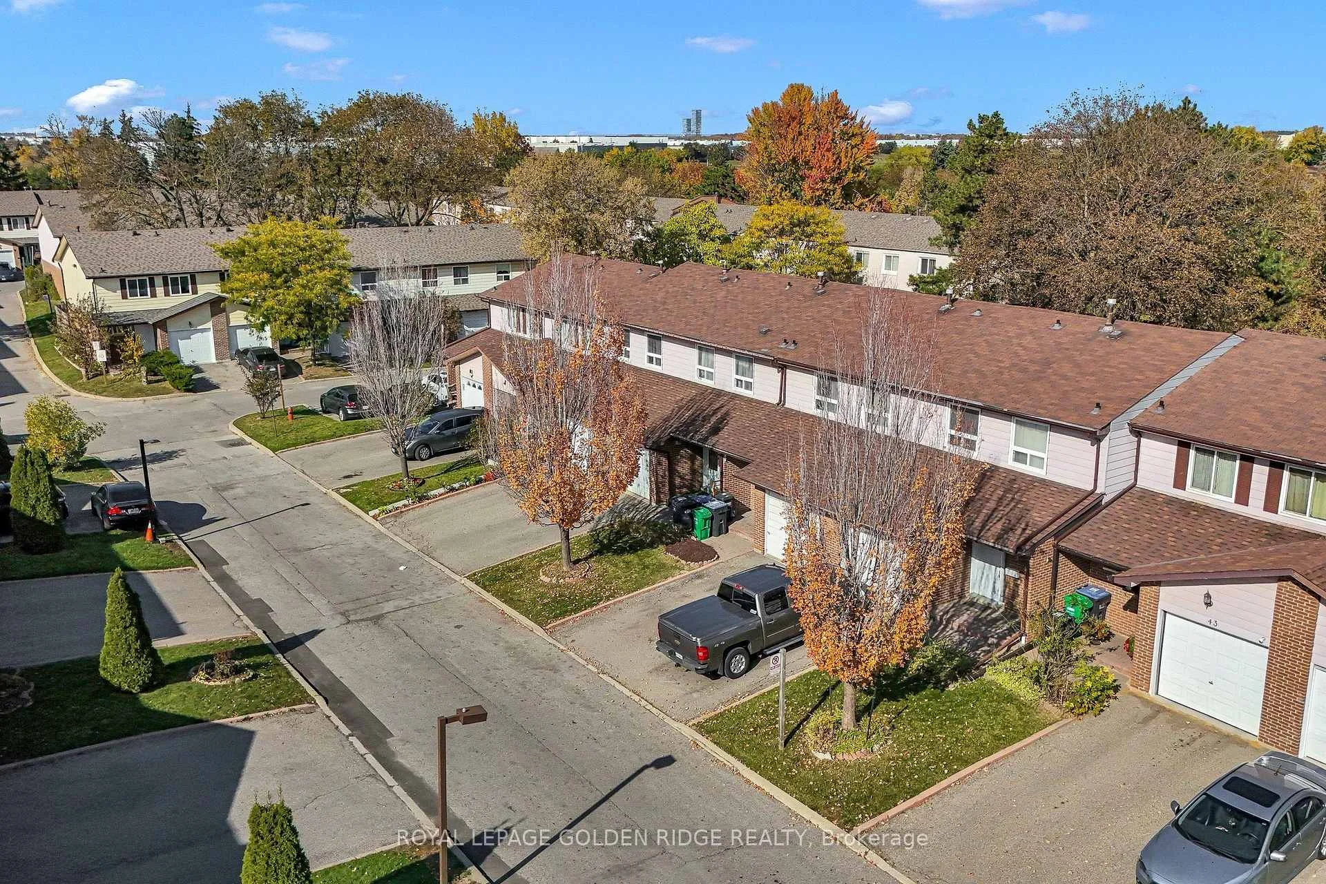 Photo 4 of Unit 45, 3525 Brandon Gate Drive, Mississauga, Malton — HOMEH