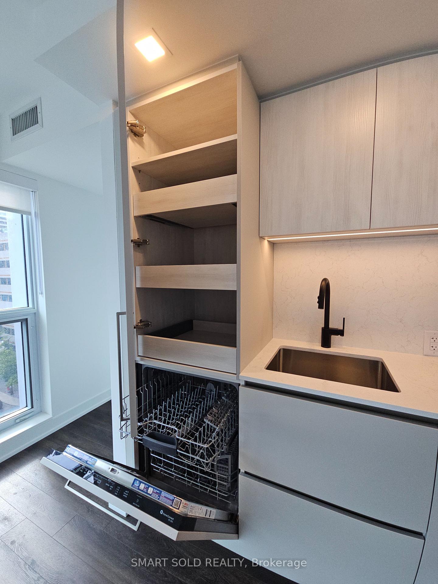 Photo 8 of Unit 702, 609 Sherbourne Street, Toronto, North St. James Town — HOMEH