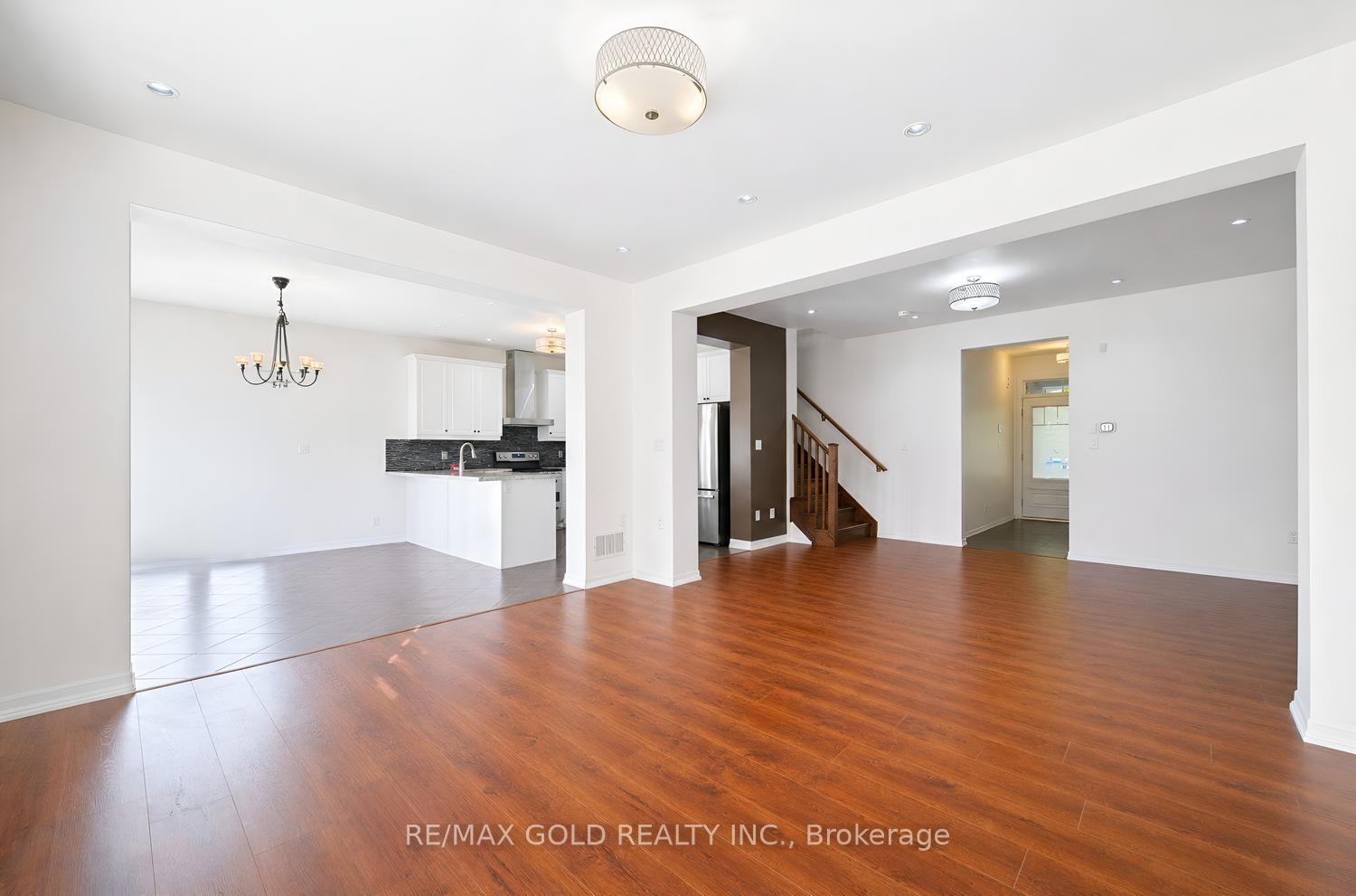 Photo 12 of 48 Bevington Road, Brampton, Northwest Brampton — HOMEH