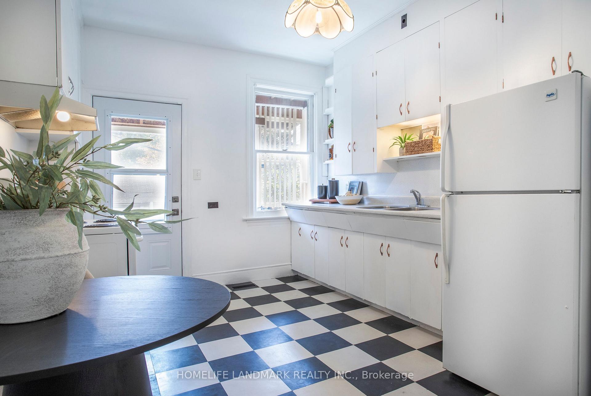 Photo 18 of 35 Dupont Street, Toronto, The Annex — HOMEH