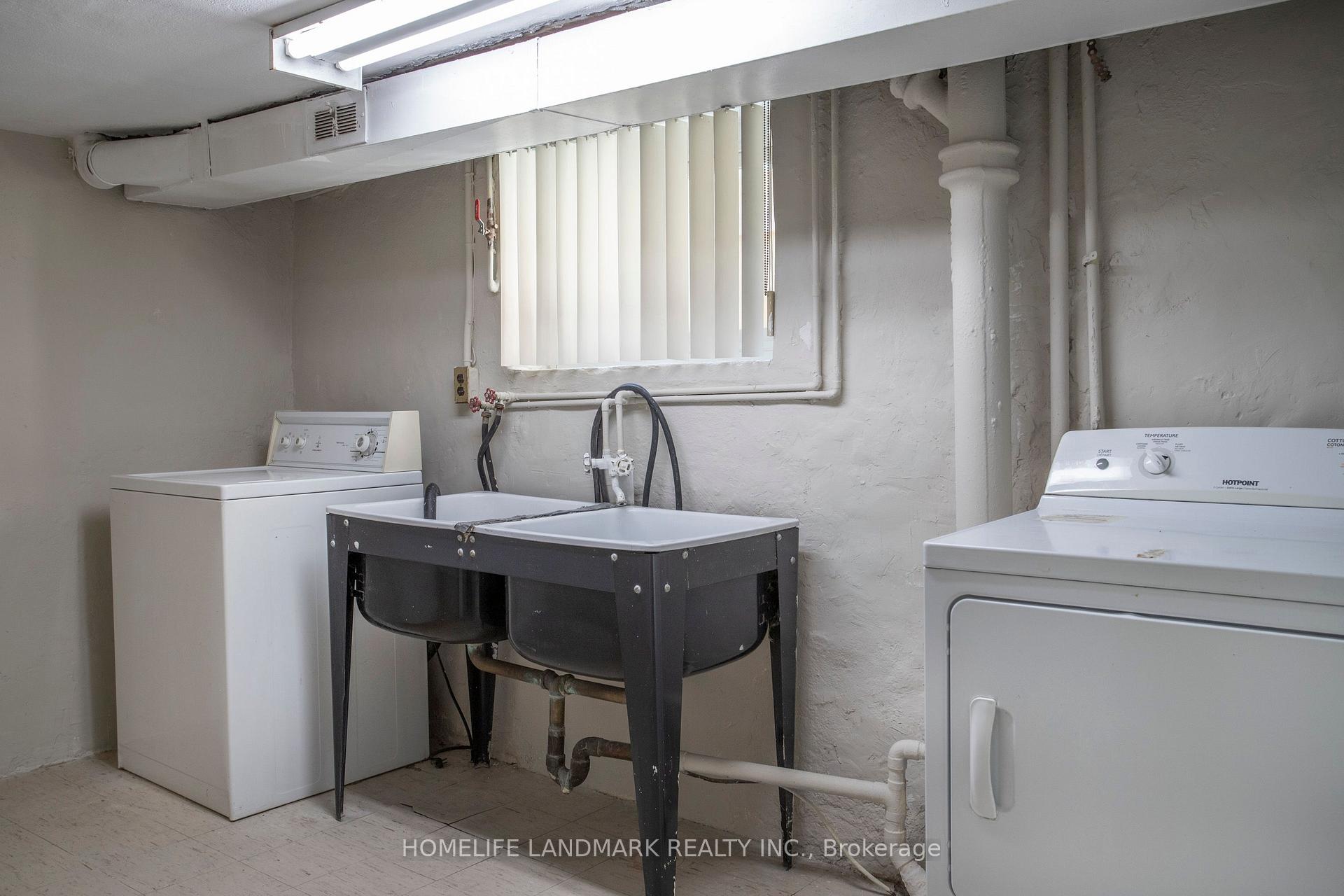 Photo 41 of 35 Dupont Street, Toronto, The Annex — HOMEH