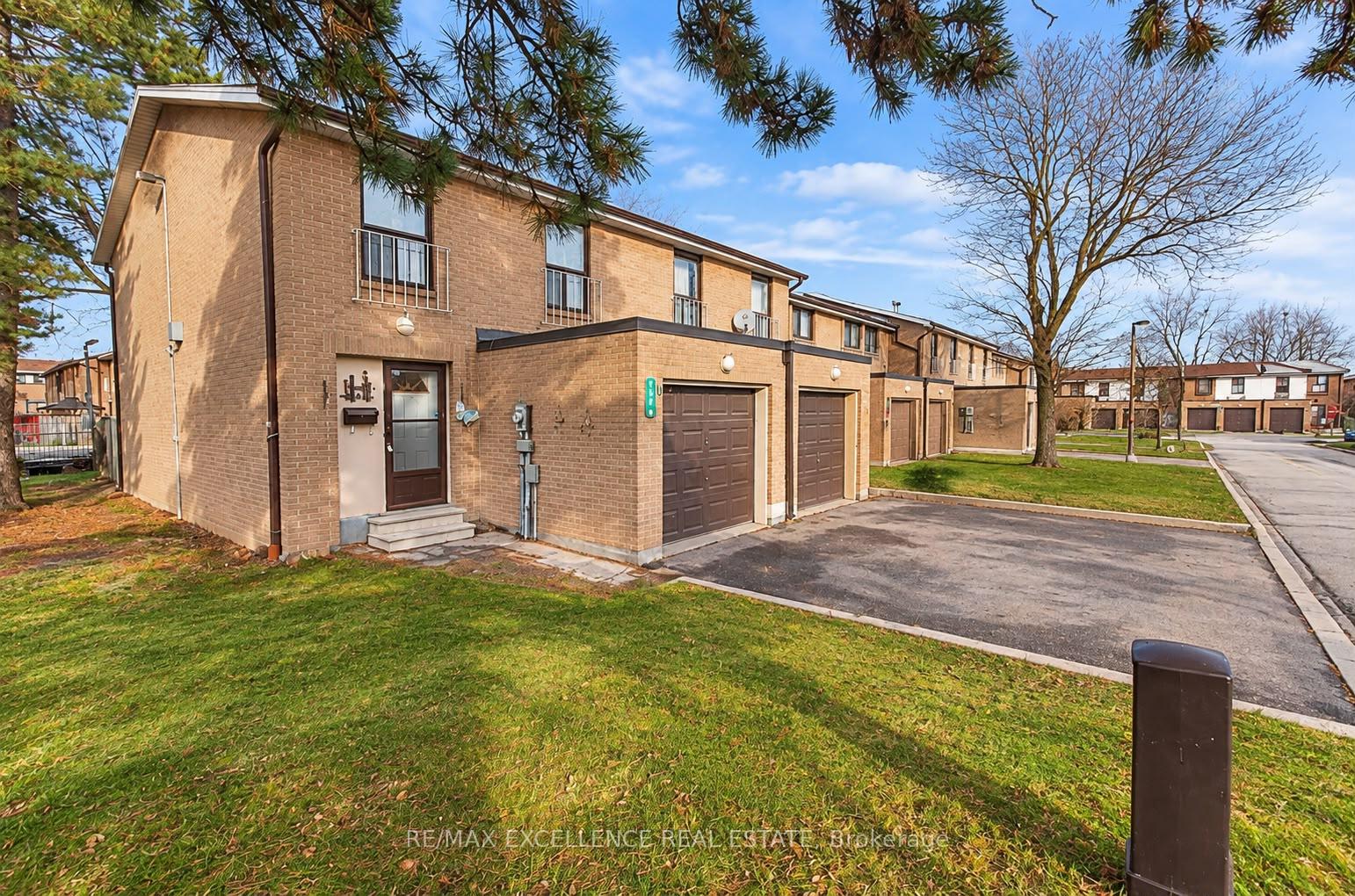 Photo 2 of 88 Fleetwood Crescent, Brampton, Southgate — HOMEH