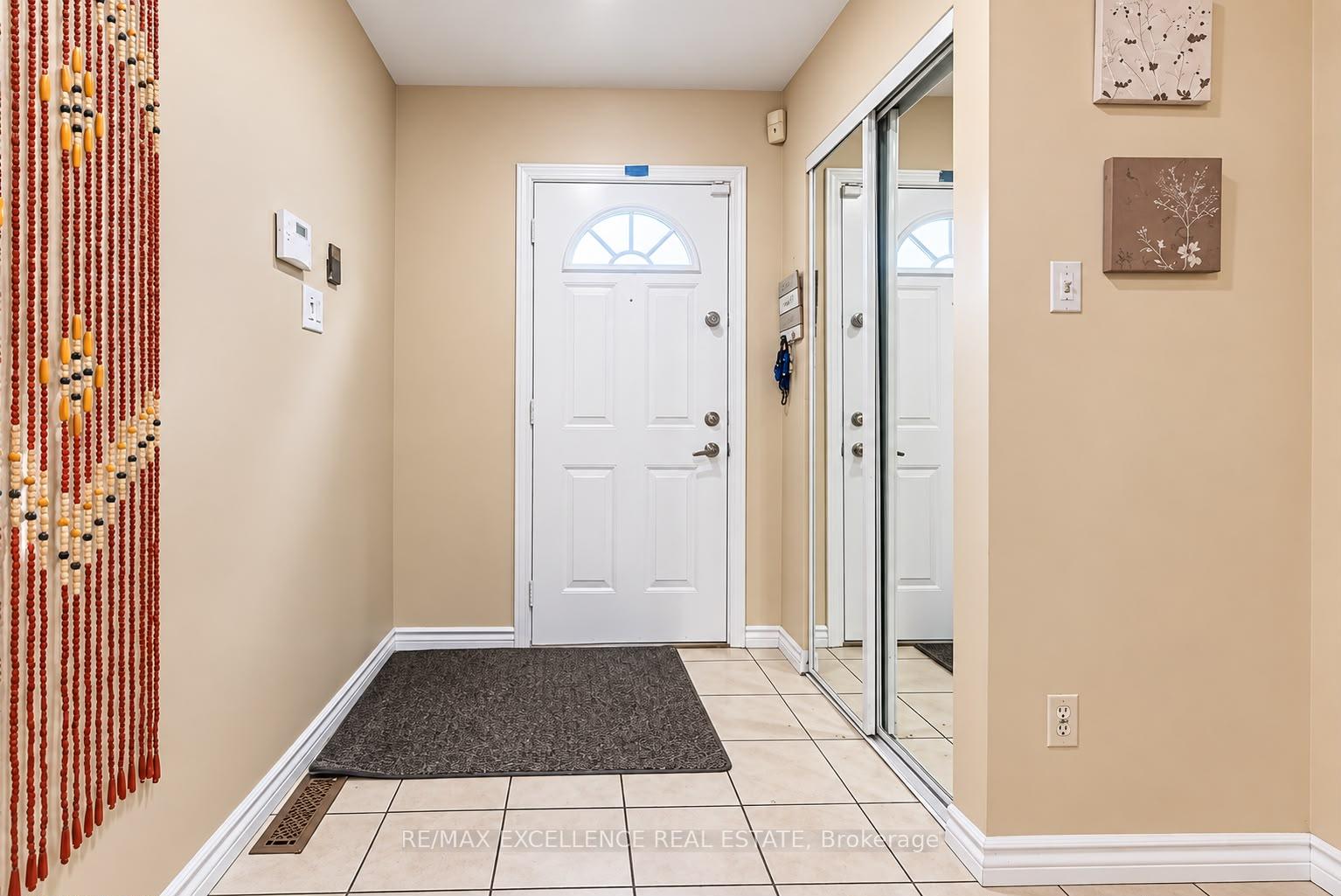 Photo 4 of 88 Fleetwood Crescent, Brampton, Southgate — HOMEH