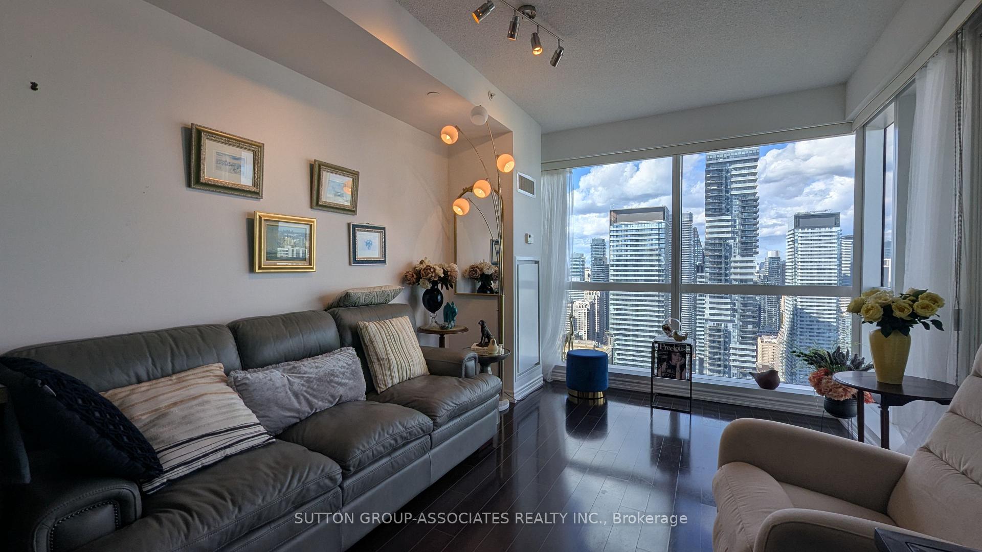 Photo 4 of Unit 4401, 386 Yonge Street, Toronto, Bay Street Corridor — HOMEH