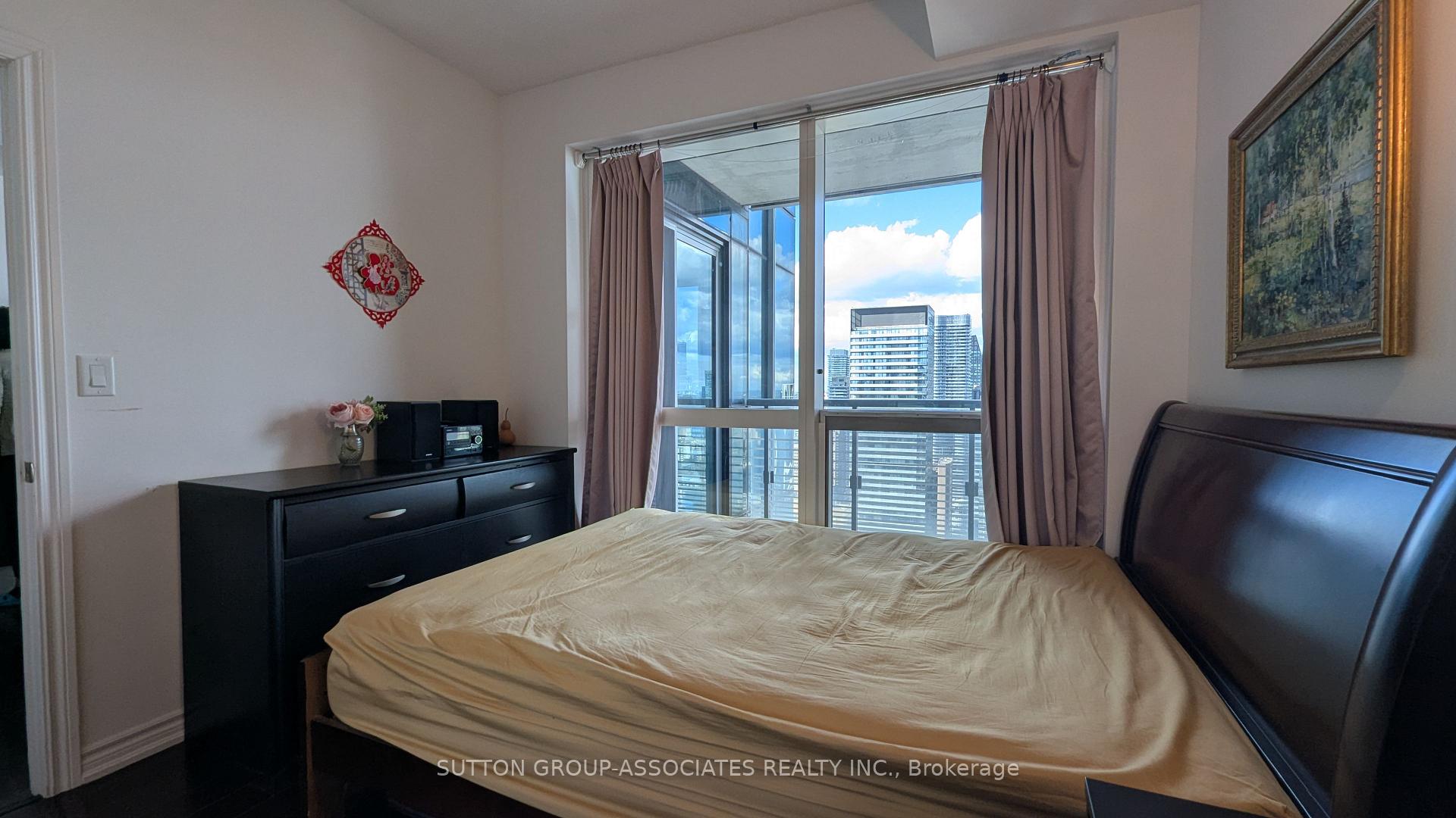 Photo 7 of Unit 4401, 386 Yonge Street, Toronto, Bay Street Corridor — HOMEH