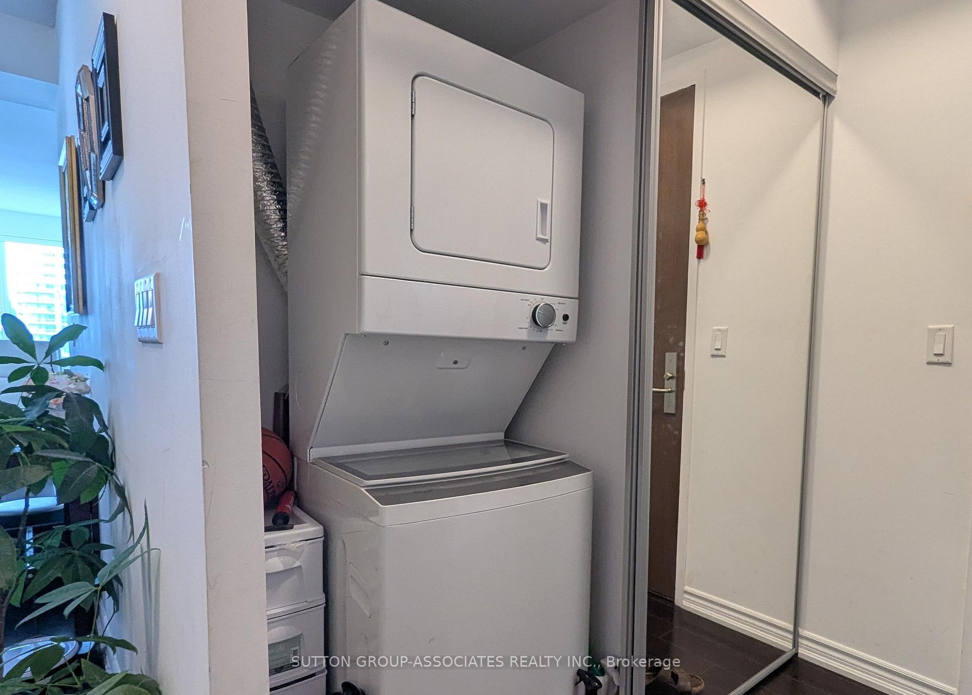 Photo 12 of Unit 4401, 386 Yonge Street, Toronto, Bay Street Corridor — HOMEH