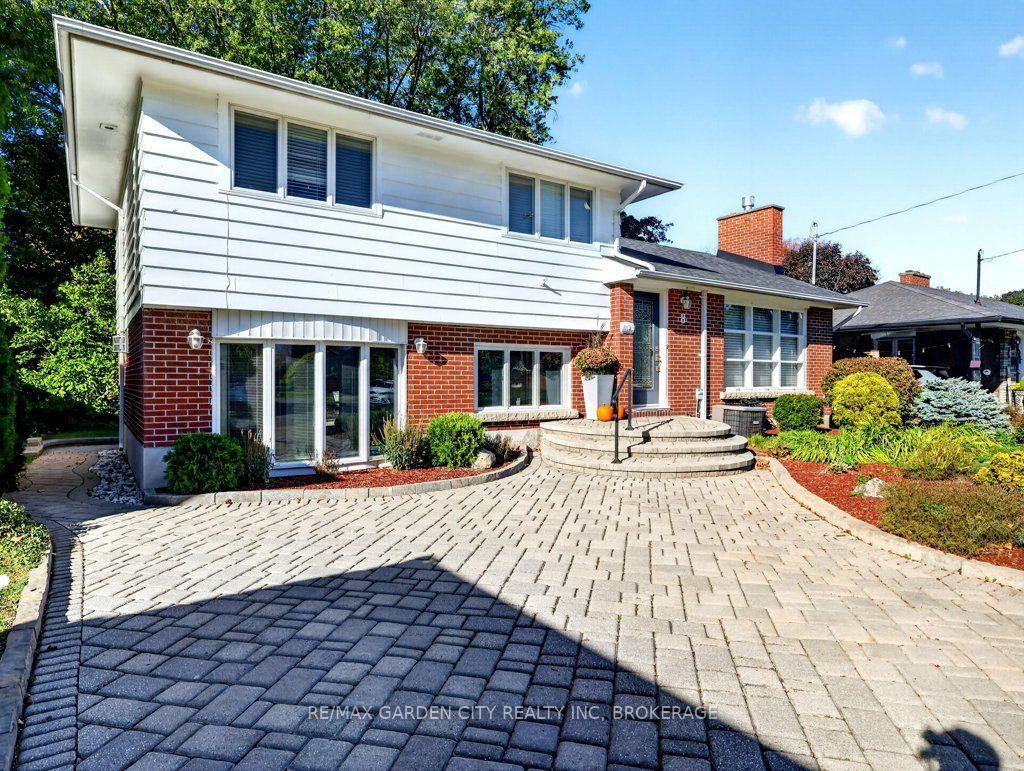 Photo 2 of 8 Agar Drive, St. Catharines, Vine/Linwell — HOMEH