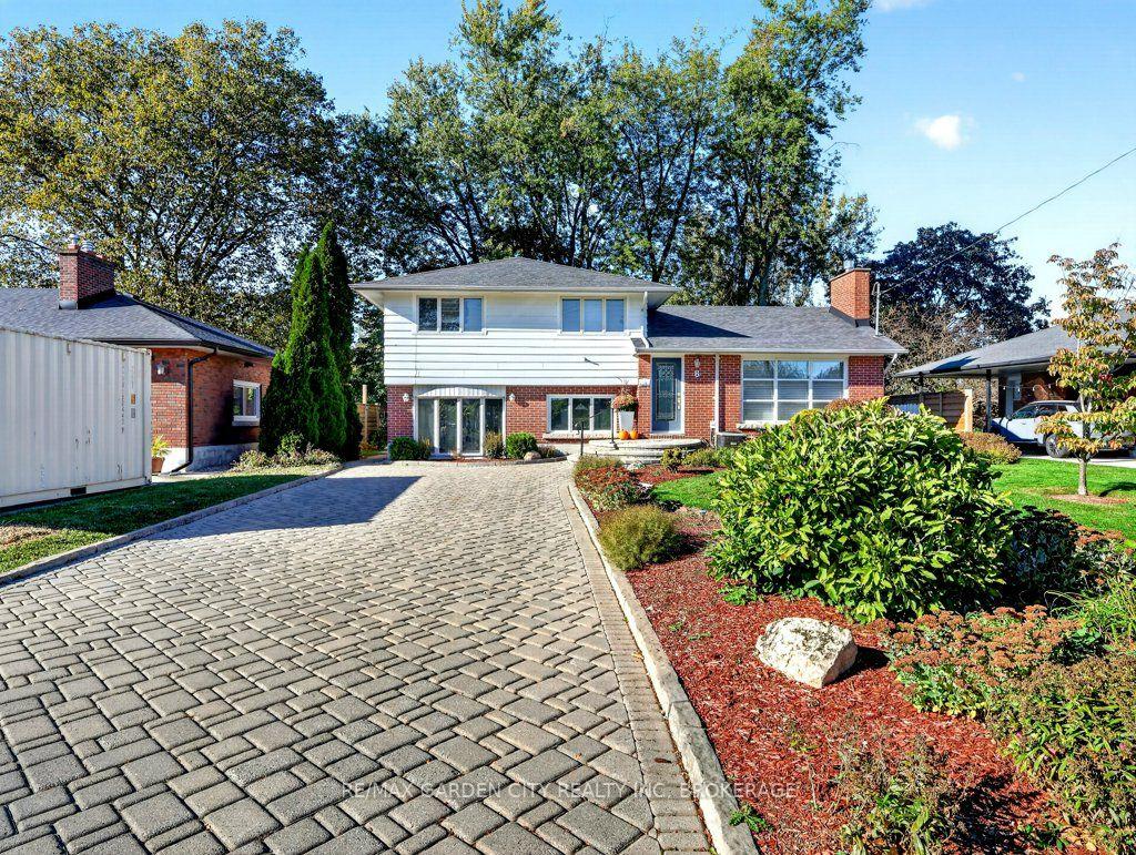 Photo 4 of 8 Agar Drive, St. Catharines, Vine/Linwell — HOMEH