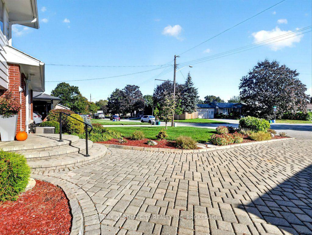 Photo 6 of 8 Agar Drive, St. Catharines, Vine/Linwell — HOMEH