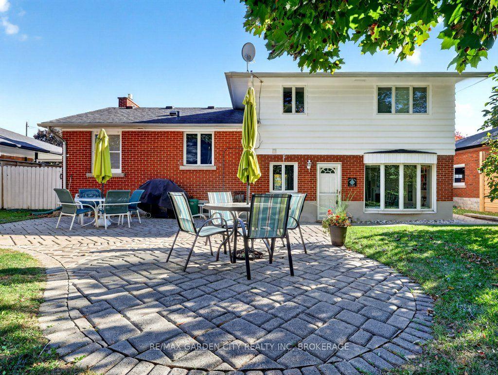 Photo 10 of 8 Agar Drive, St. Catharines, Vine/Linwell — HOMEH