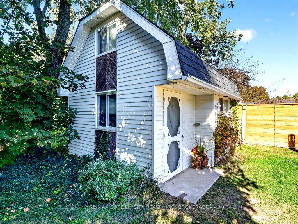 Photo 11 of 8 Agar Drive, St. Catharines, Vine/Linwell — HOMEH