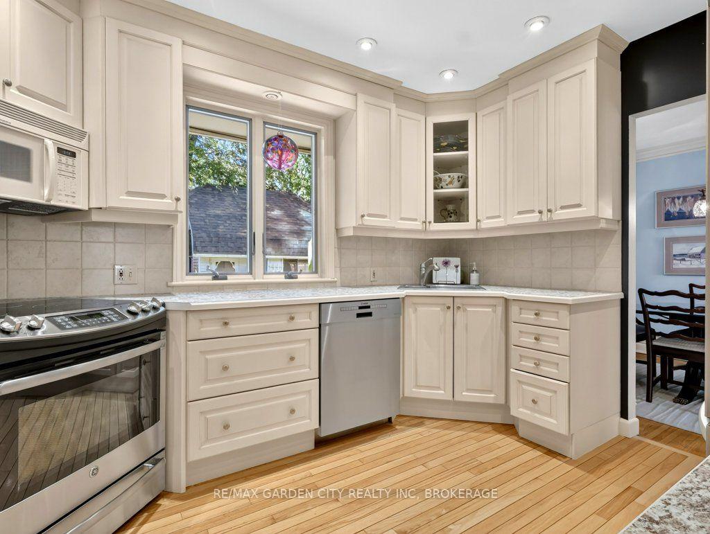 Photo 20 of 8 Agar Drive, St. Catharines, Vine/Linwell — HOMEH