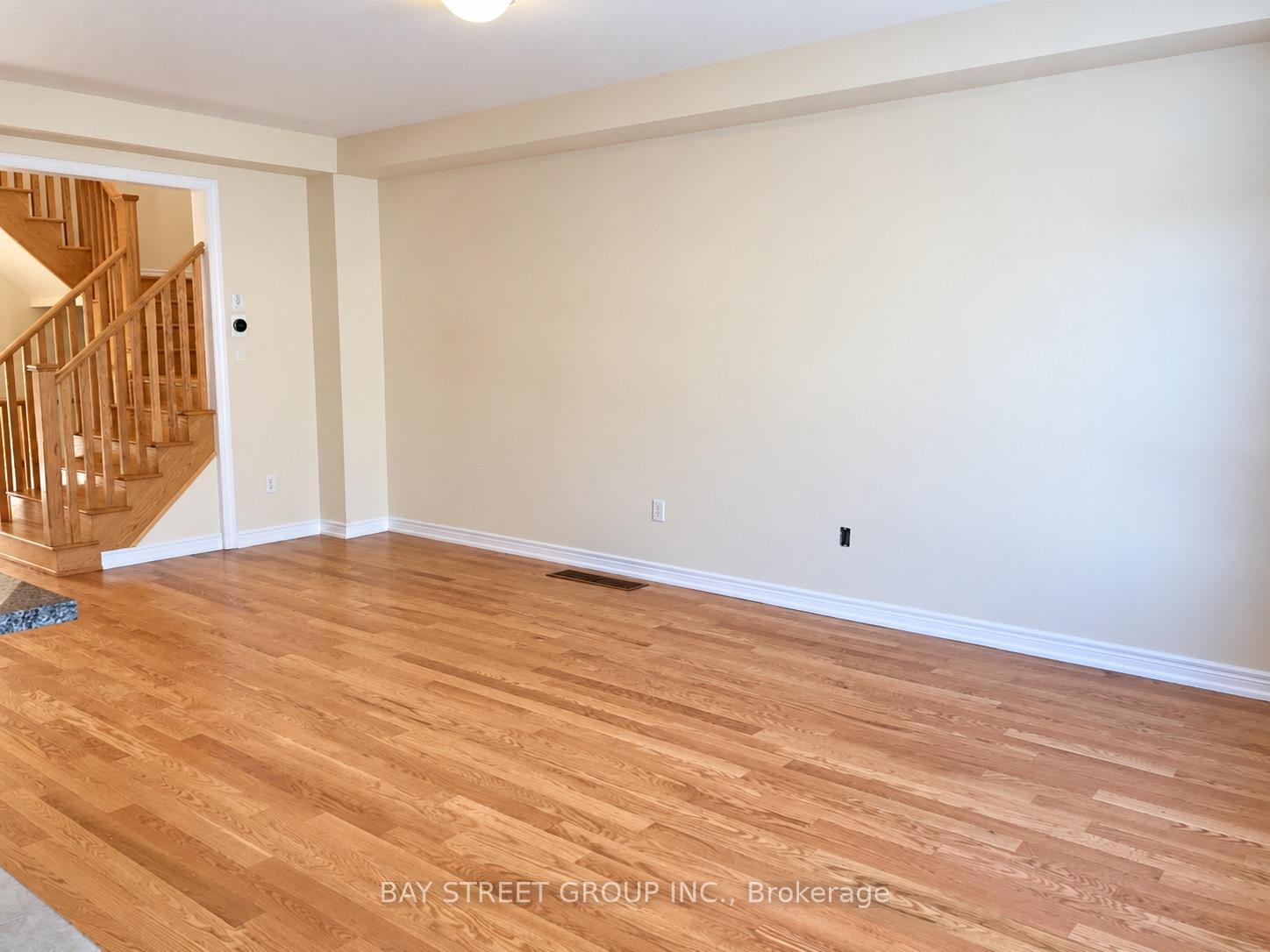 Photo 2 of 51 Badgerow Way, Aurora, Rural Aurora — HOMEH