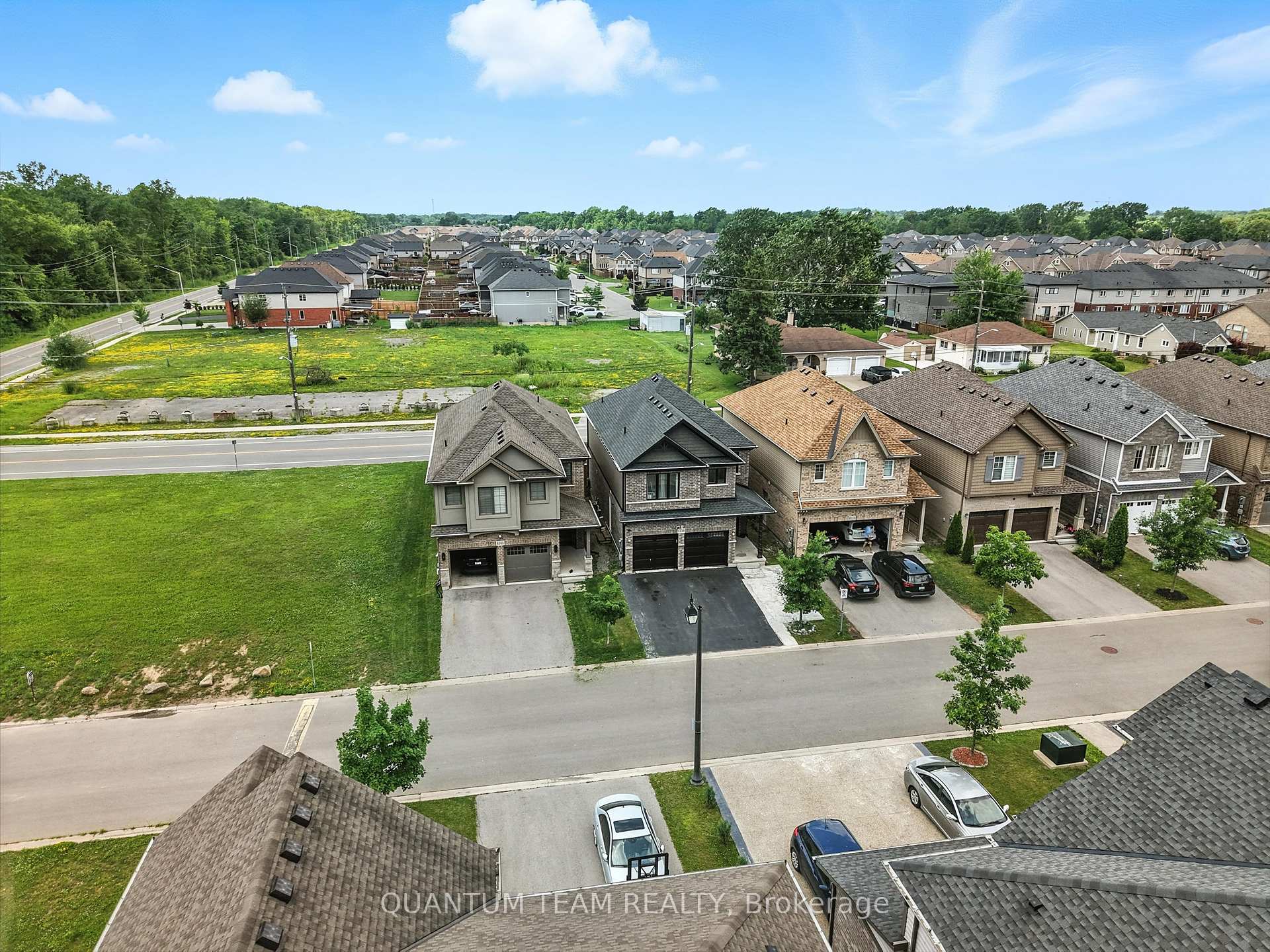Photo 3 of 6159 Eaglewood Drive, Niagara Falls, Oldfield — HOMEH