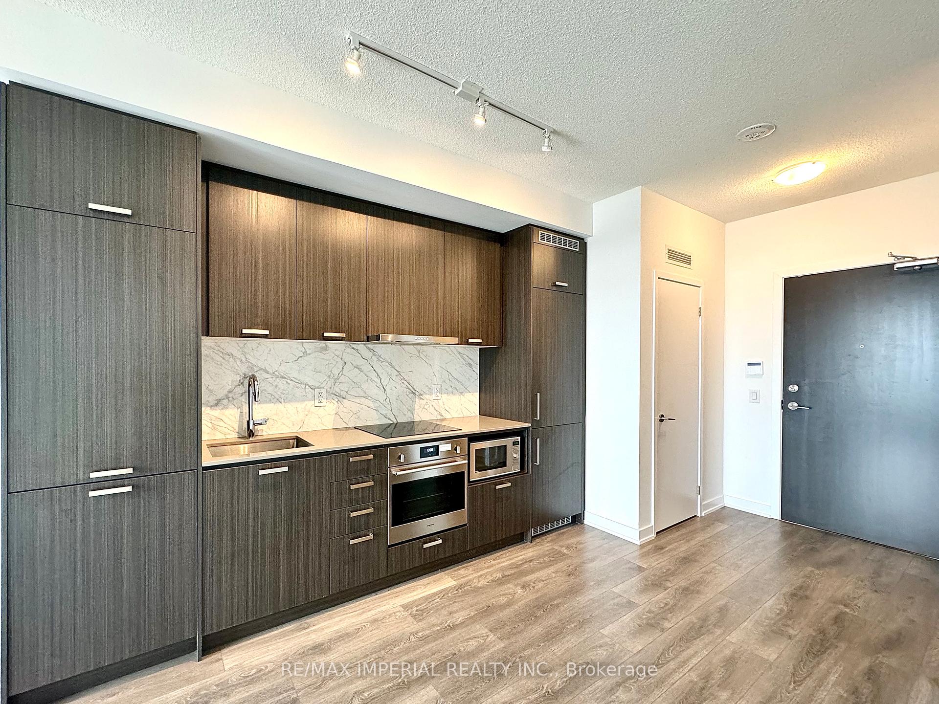 Photo 2 of Unit 1606, 10 Honeycrisp Crescent, Vaughan, Vaughan Corporate Centre — HOMEH